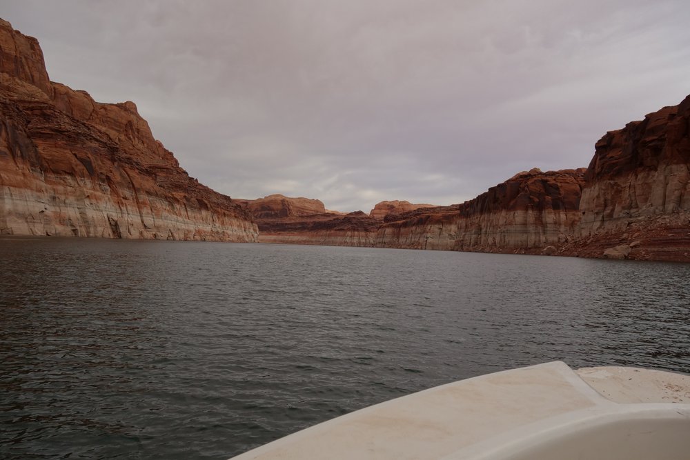  Powerboating on Lake Powell 