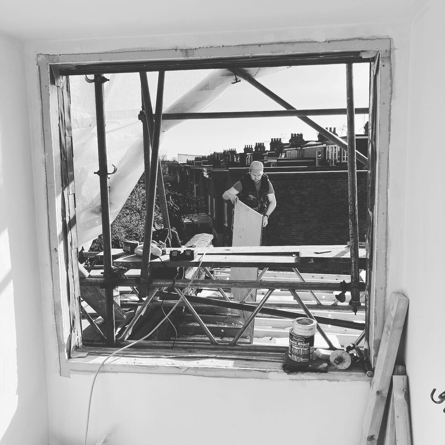 Site visit this morning on this loft conversion in Kensal Rise where we are starting to see past the scaffolding. 
.
.
#sitevisit 
#loftconversion 
#newhomeoffice
#homeofficedecor 
#largewindow
#dryingplaster 
#lastweeksonsite
#claudiaurvois 
#claudi