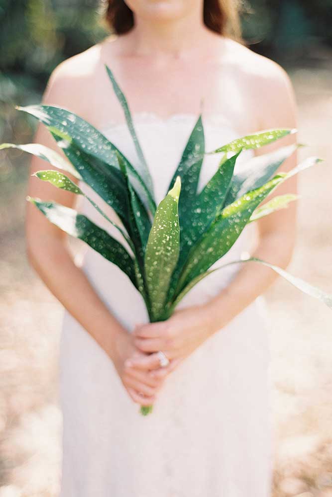 outdoor-wedding-10-of-the-flowers.jpg