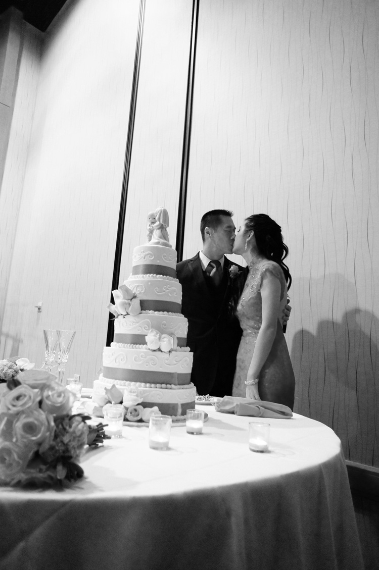 Modern Qipao Cheongsam on real bride at cake-cutting