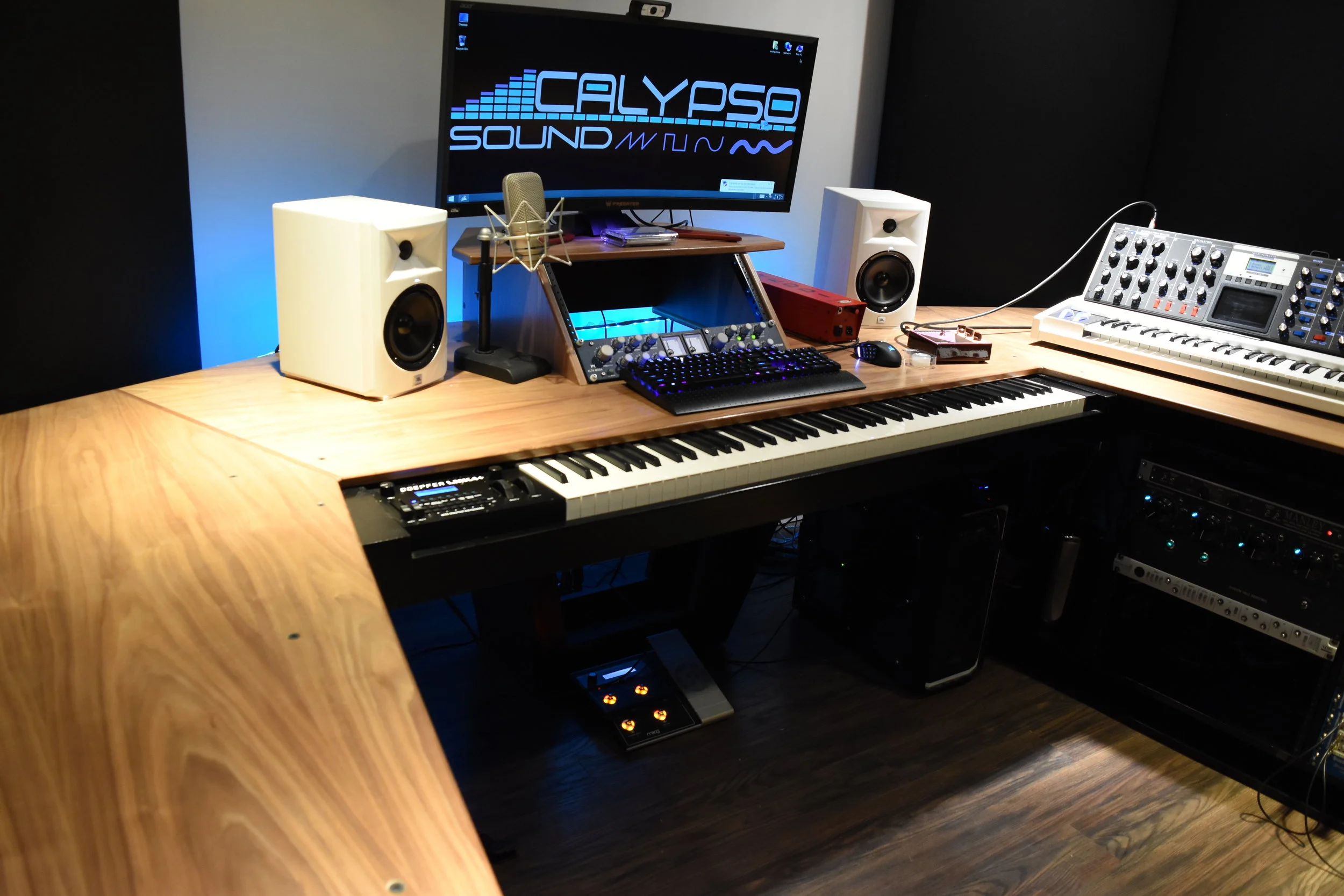 studio desk composer desk