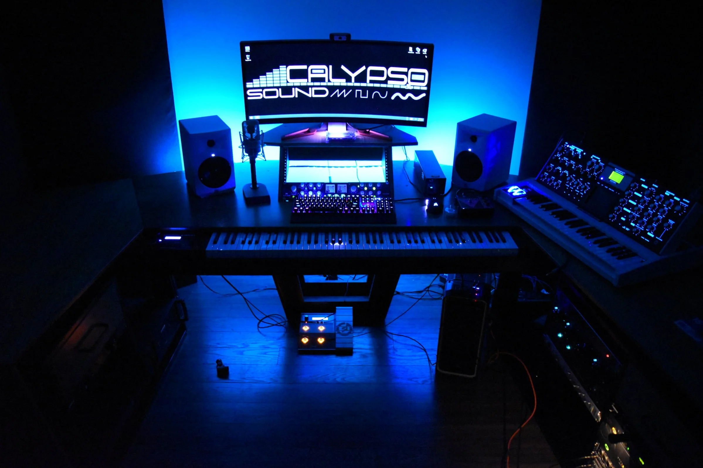 studio desk composer desk