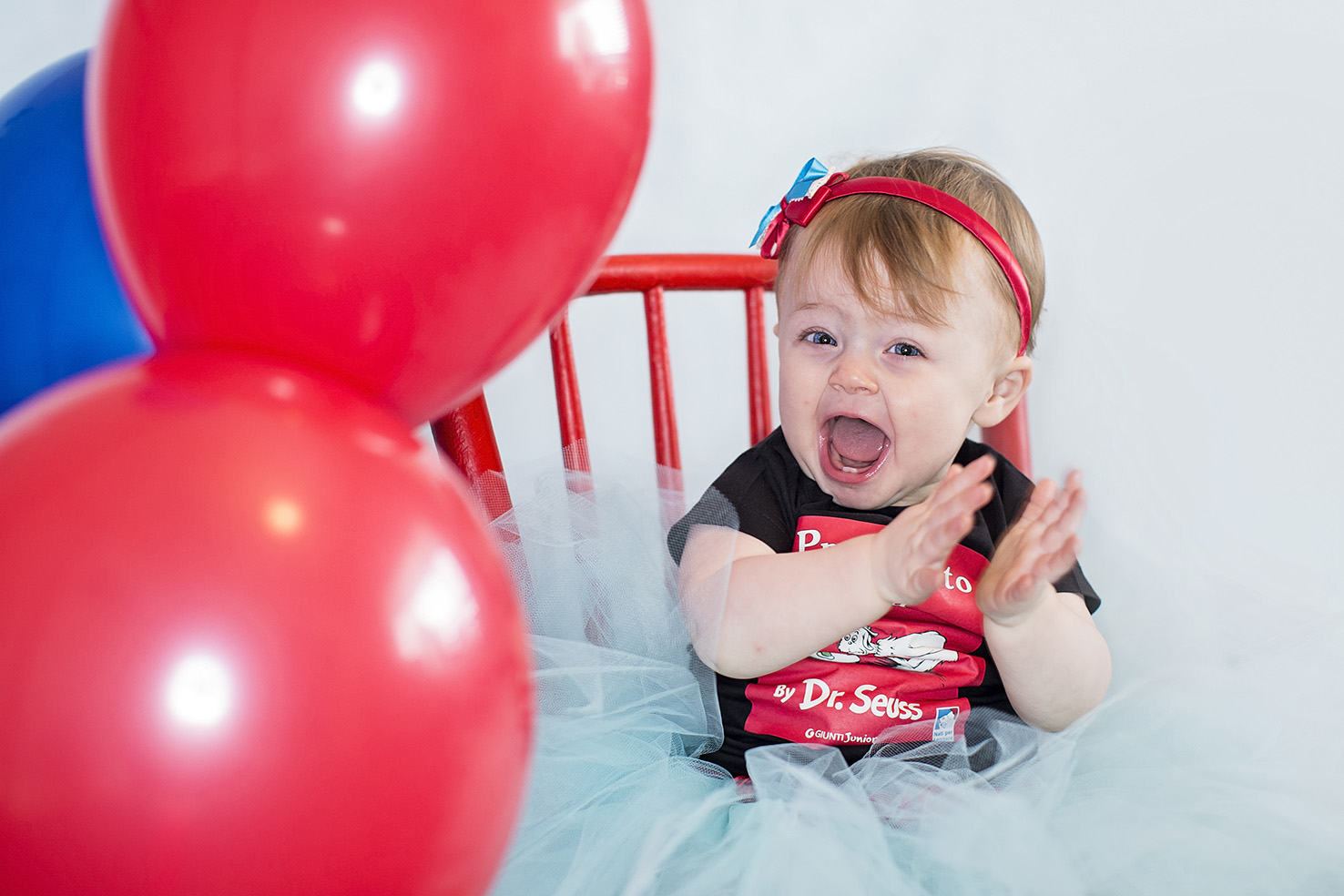 Doctor Seuss First Birthday Cake Smash 02.jpg