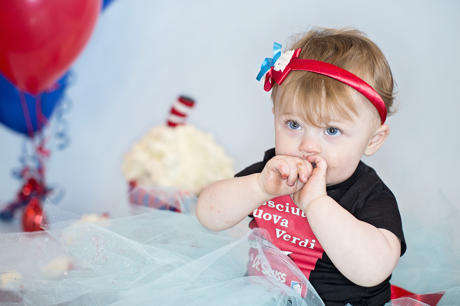 Doctor Seuss First Birthday Cake Smash 05.jpg