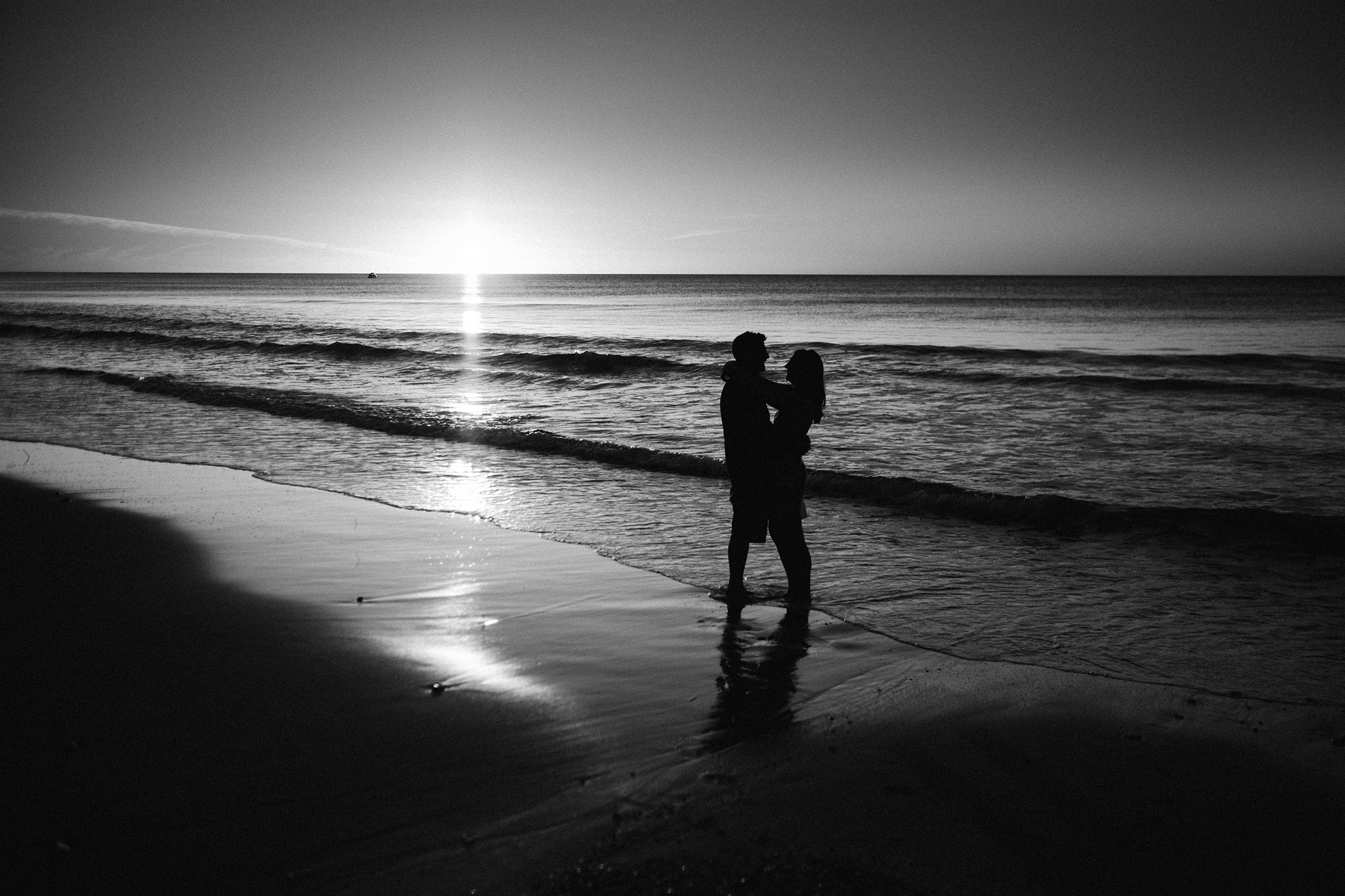 Beach sunset engagement photos willunga 041.jpg