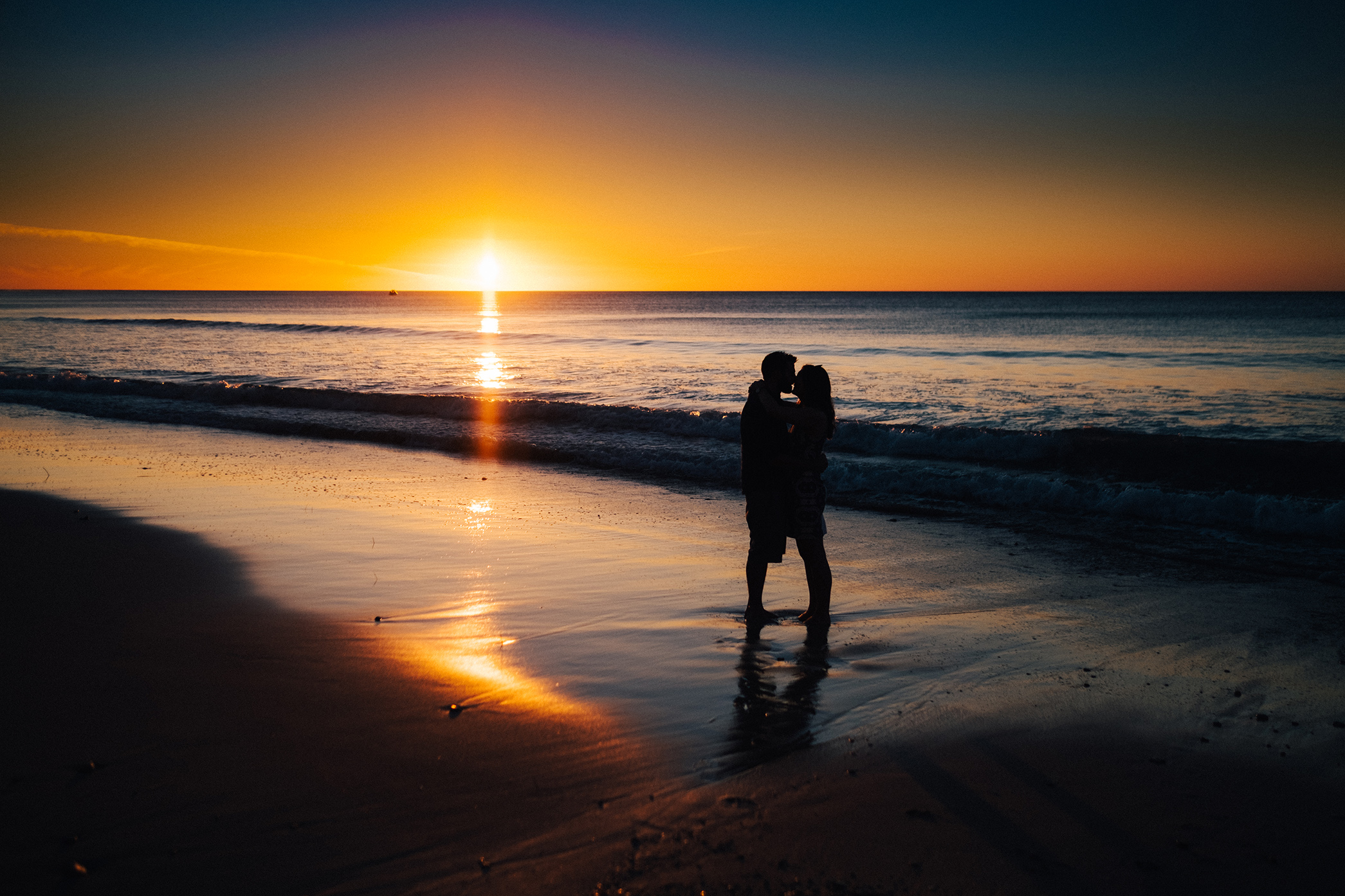 Beach sunset engagement photos willunga 042.jpg