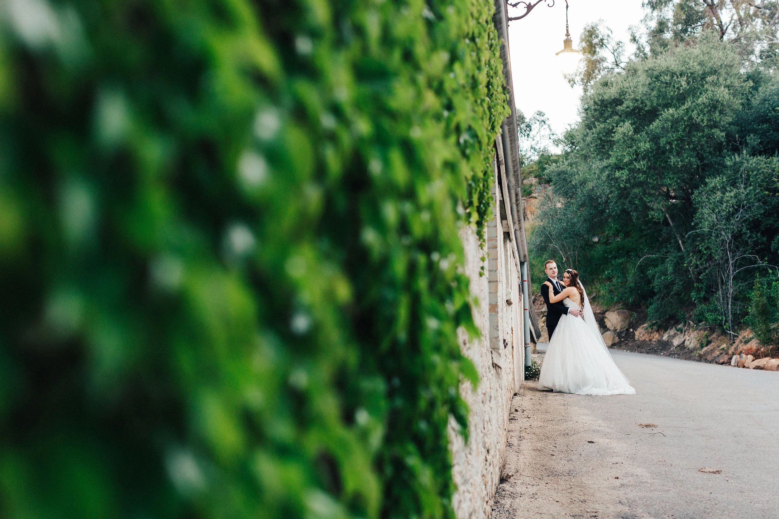 Laura & James' Perfectly Classic Glen Ewin Estate Wedding