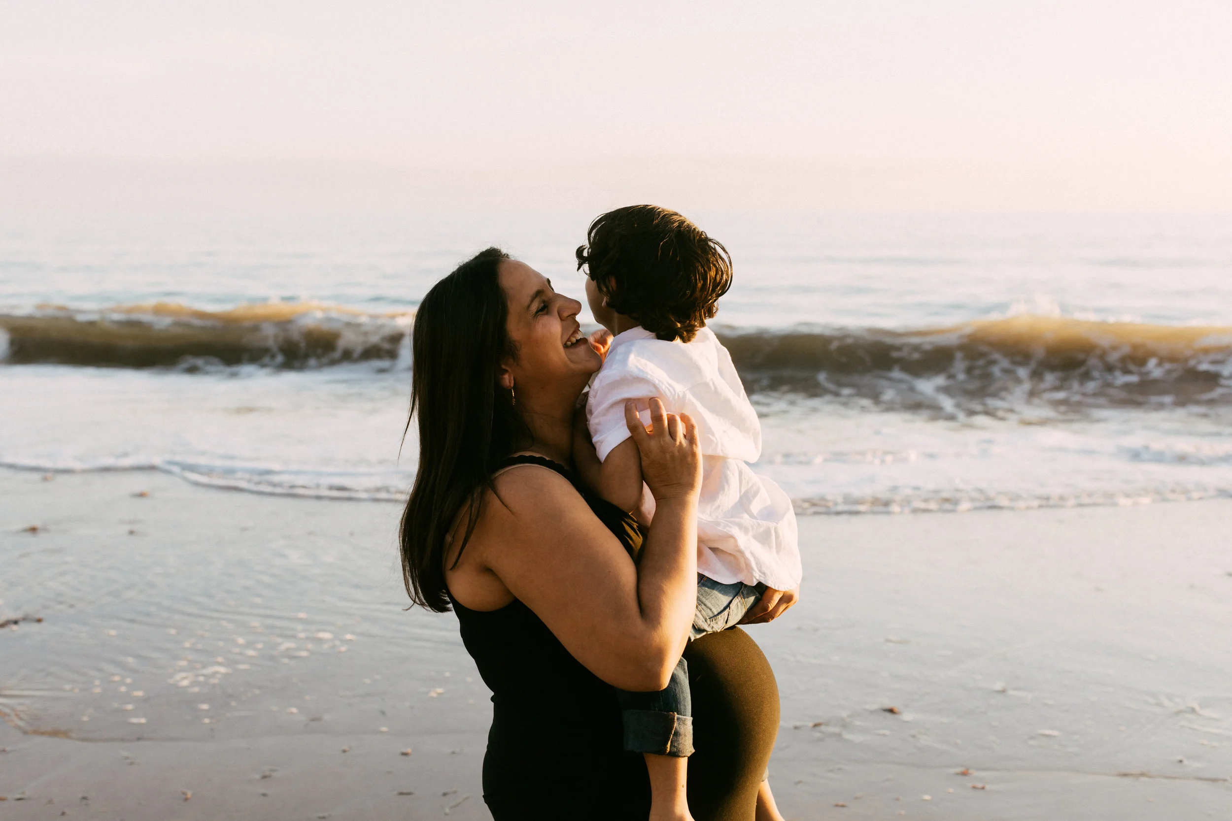 Beach Natural Maternity Portrait Session 046.jpg