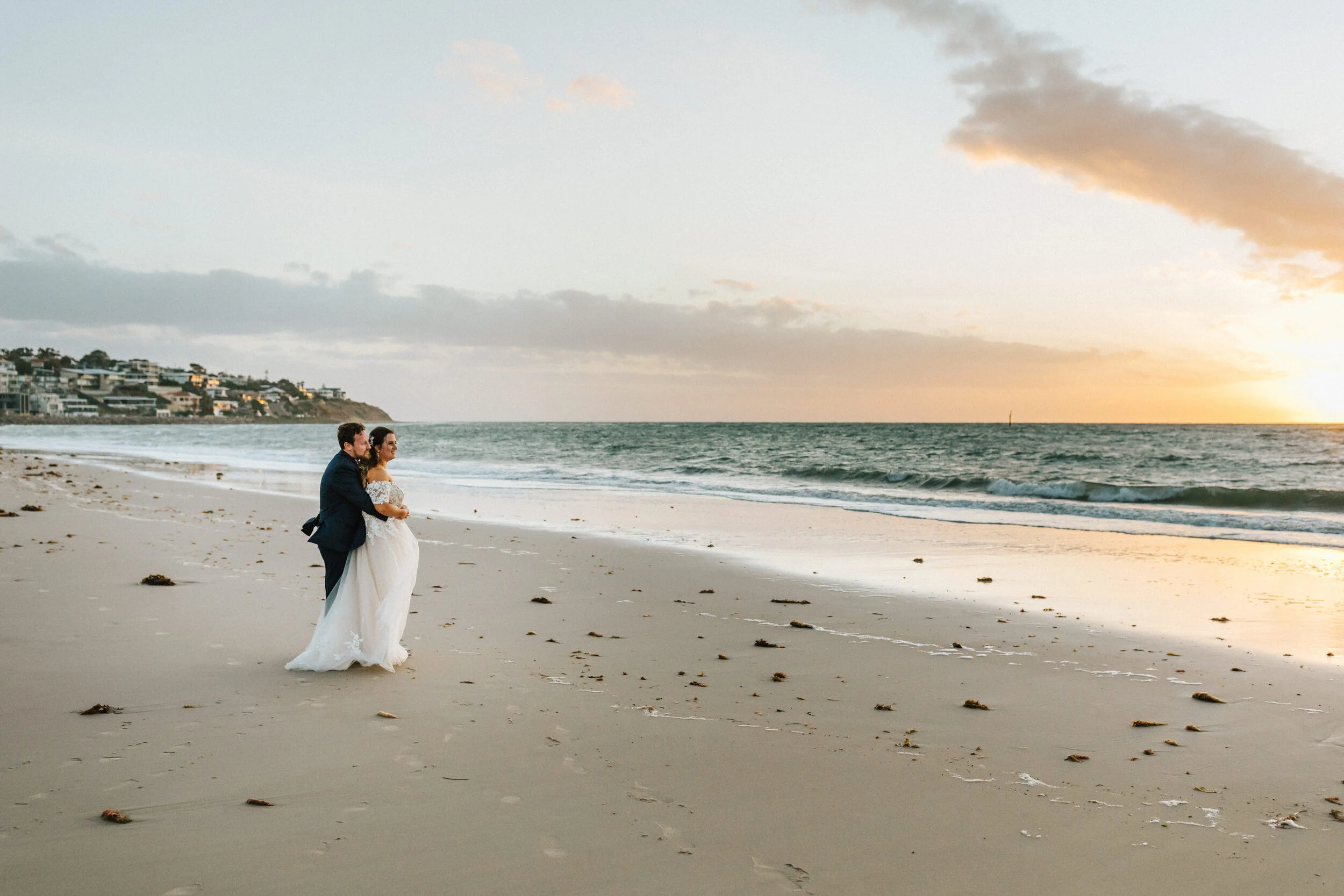 Kylie &amp; Jason's Relaxed Seacliff Beach Wedding