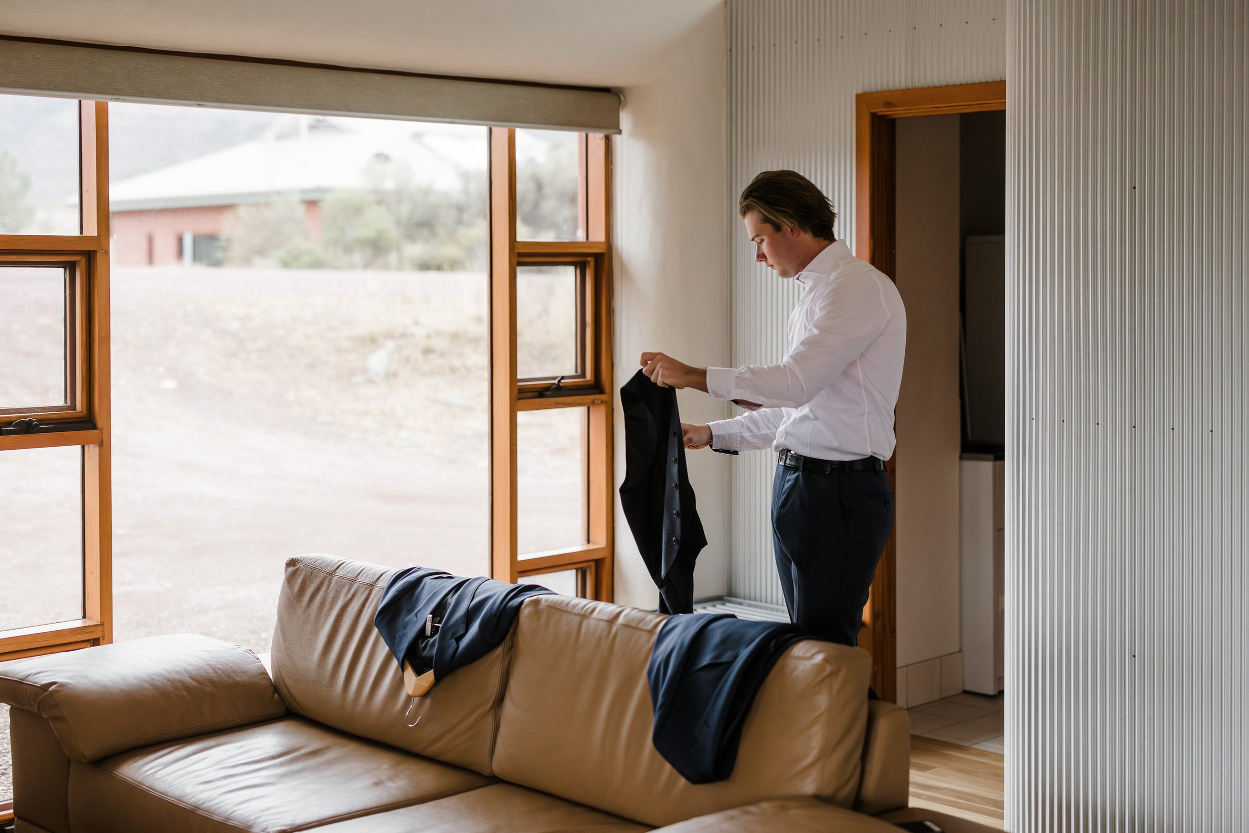 26 Rawnsley Park - groom prep.jpg