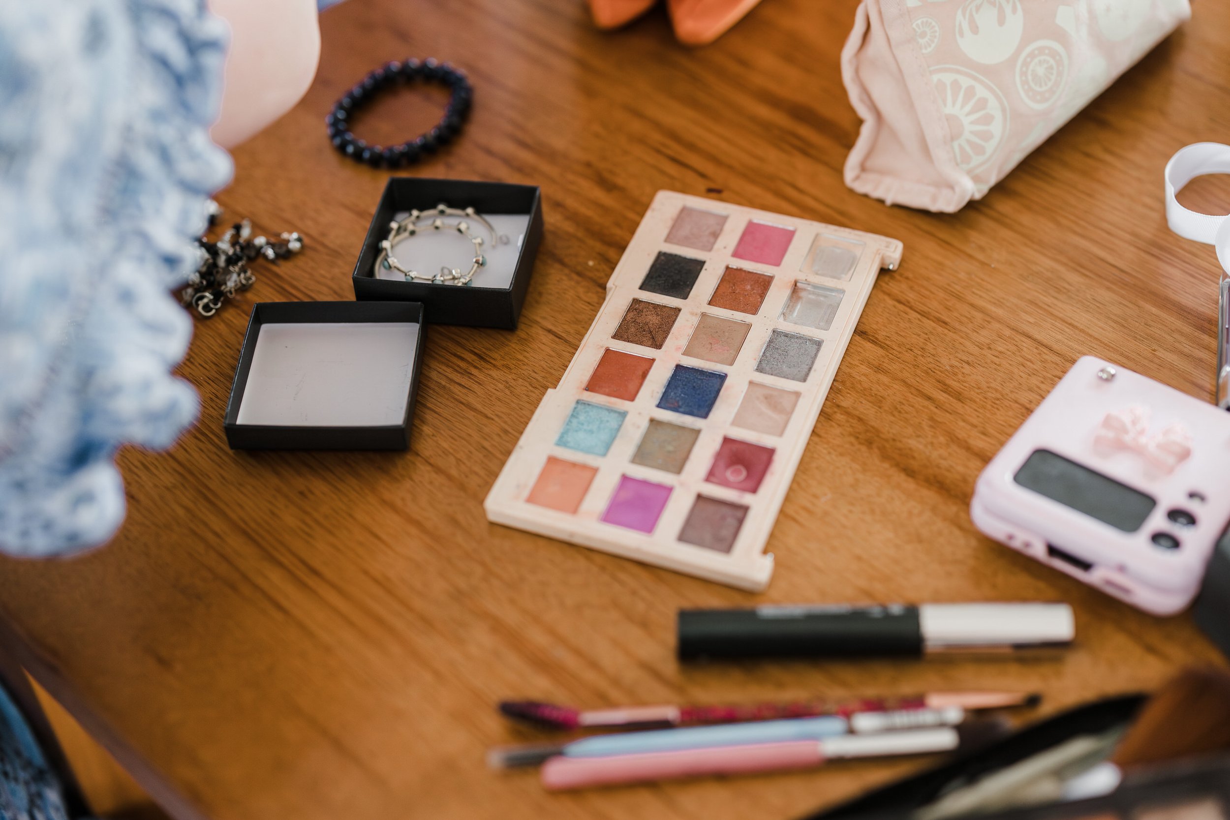 32 Rawnsley Park - bride prep.jpg