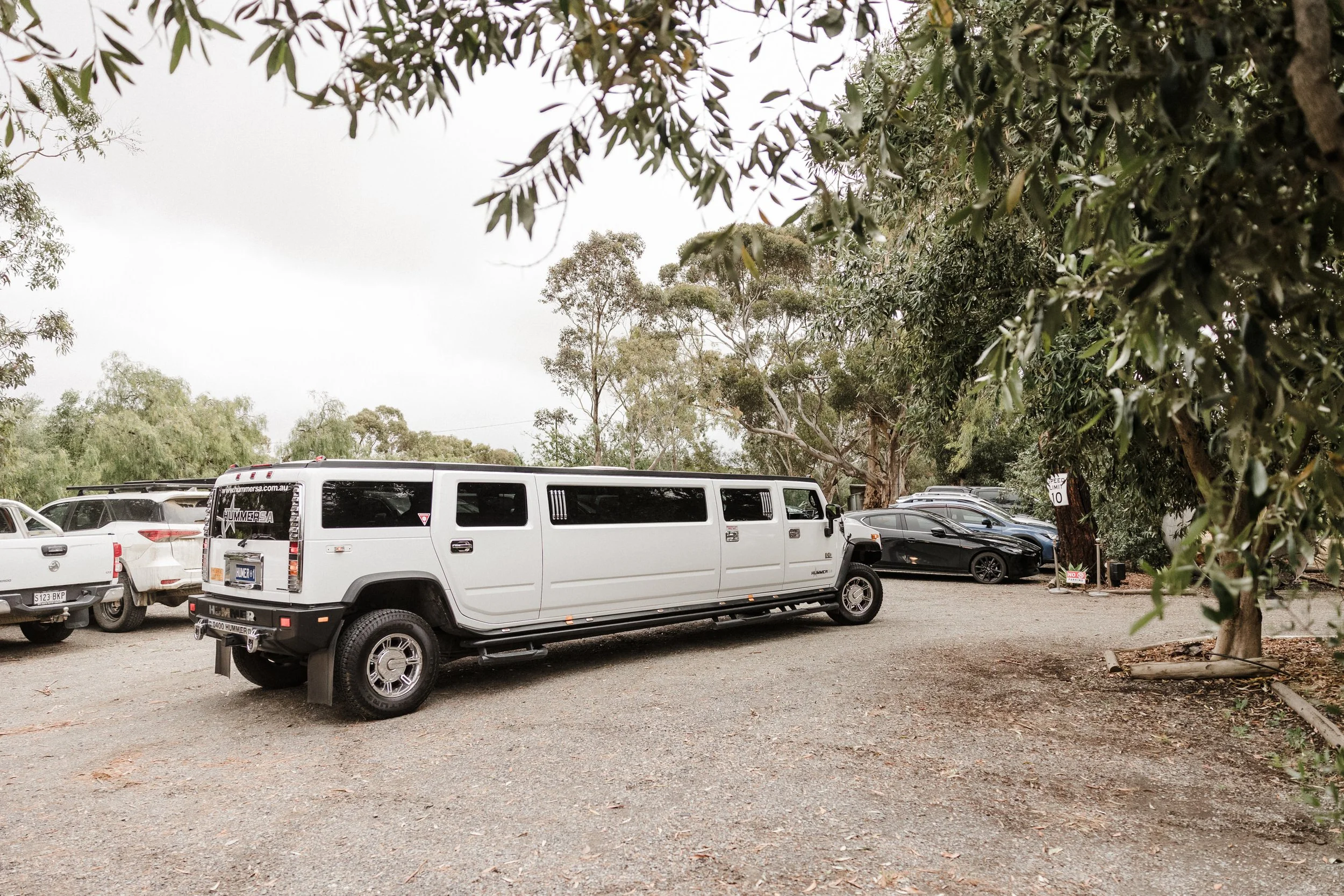 15 Wedding hummer.jpg