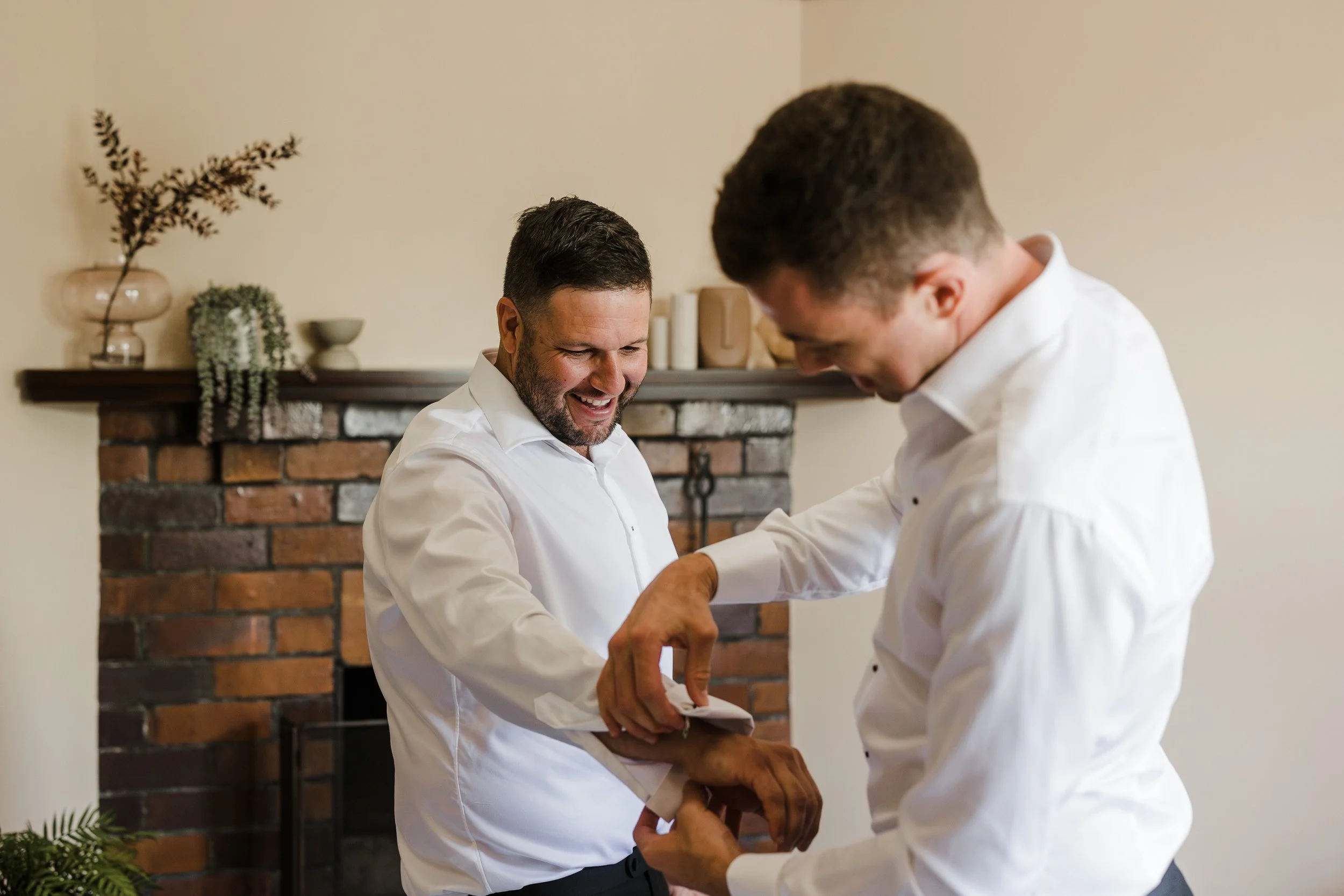 06 Groom prep photos.jpg