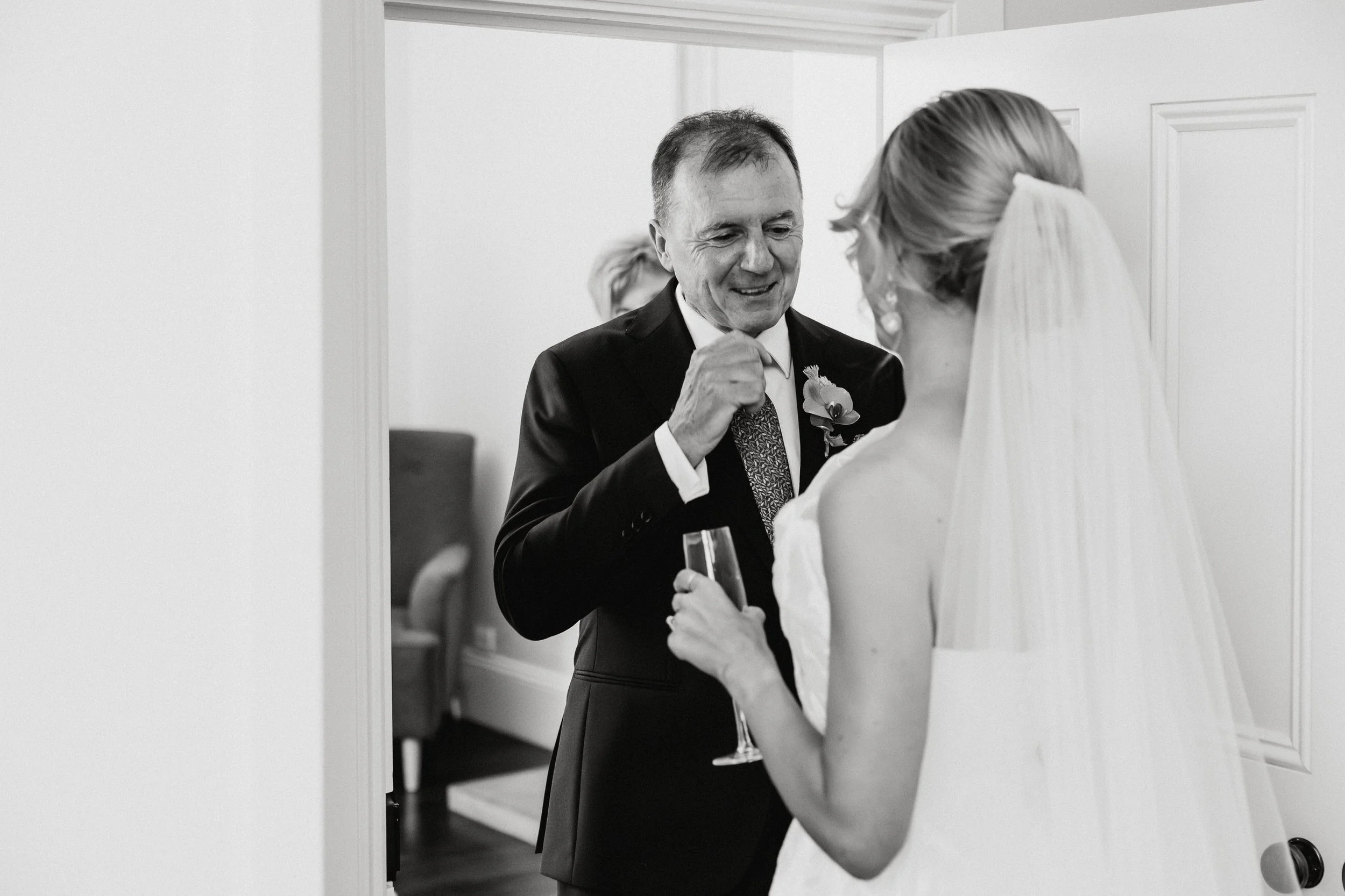 17 bride prep photos dad first look.jpg