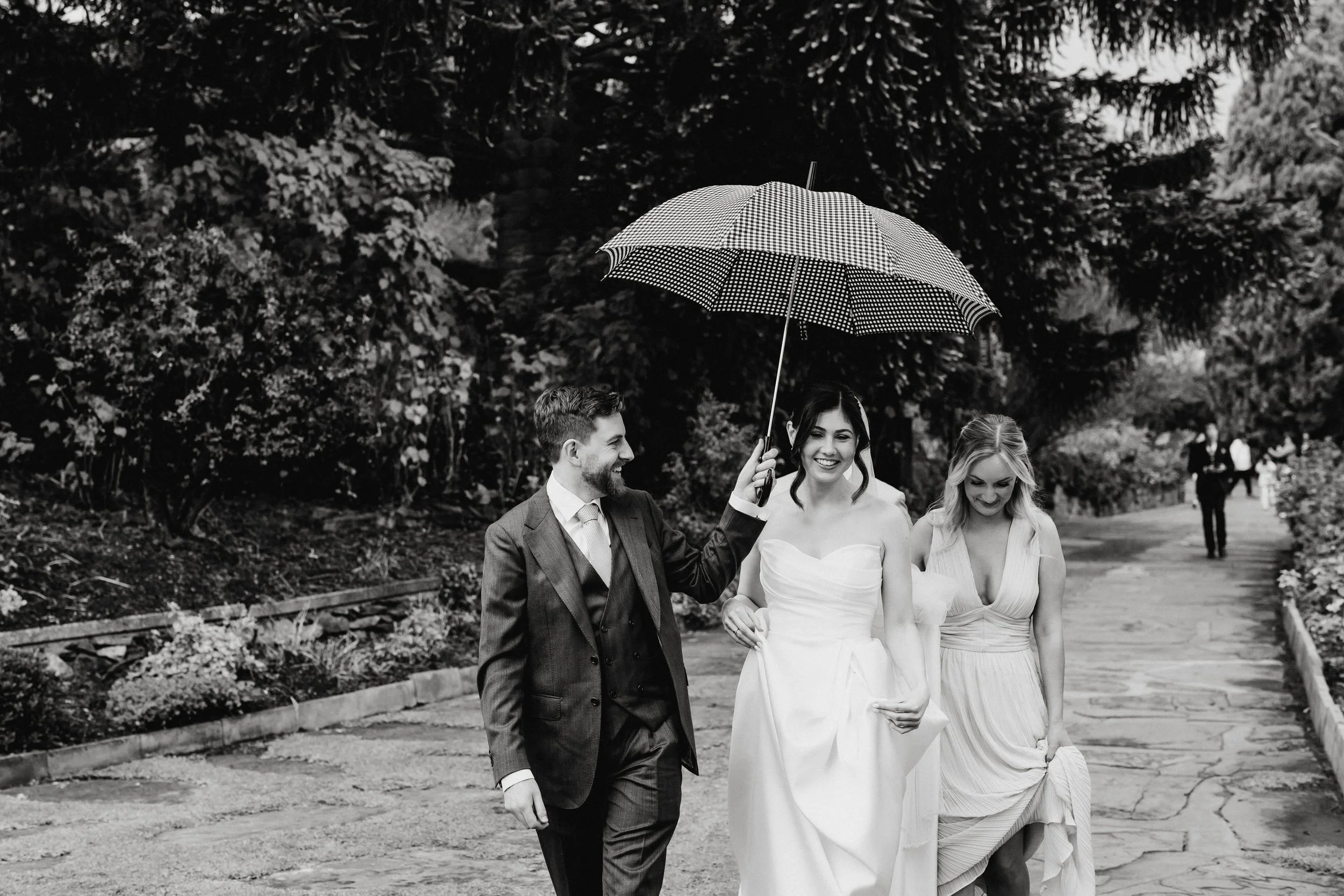 02 Carrick Hill Rainy Day wedding Portraits.jpg