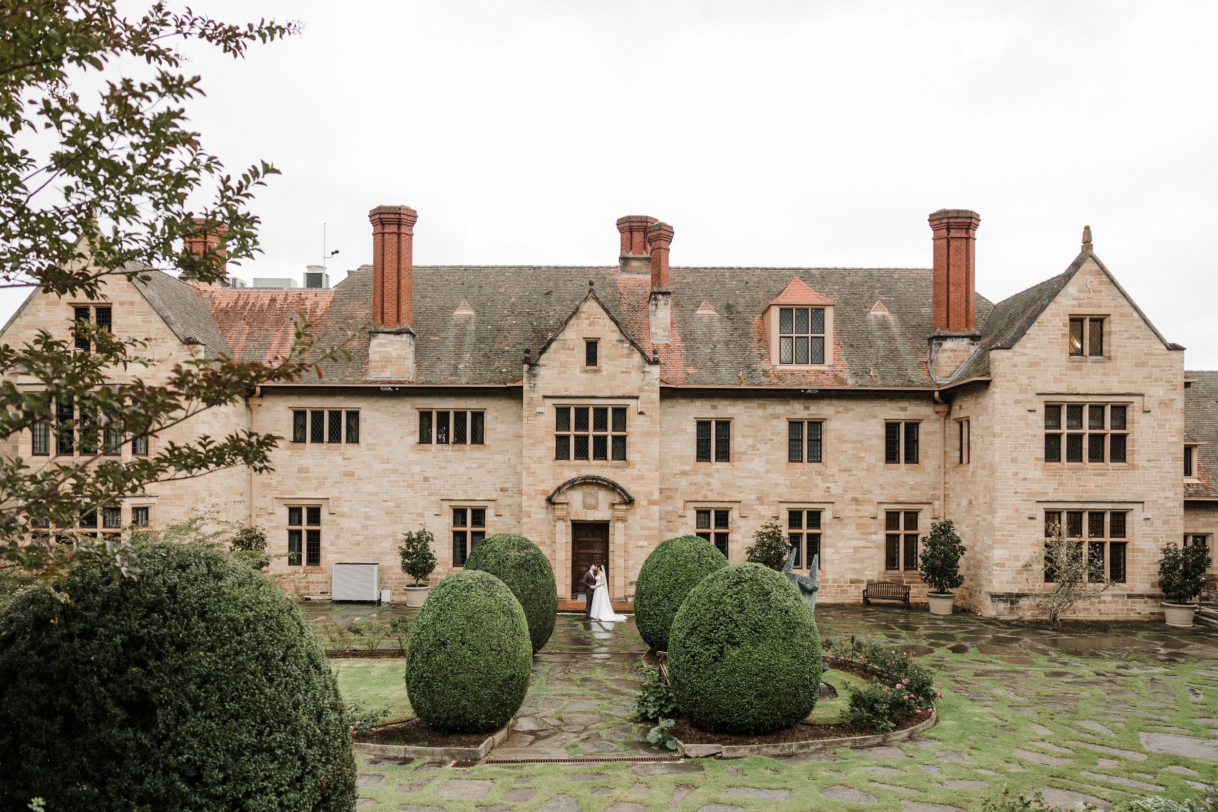 03 Carrick Hill Rainy Day wedding Portraits.jpg