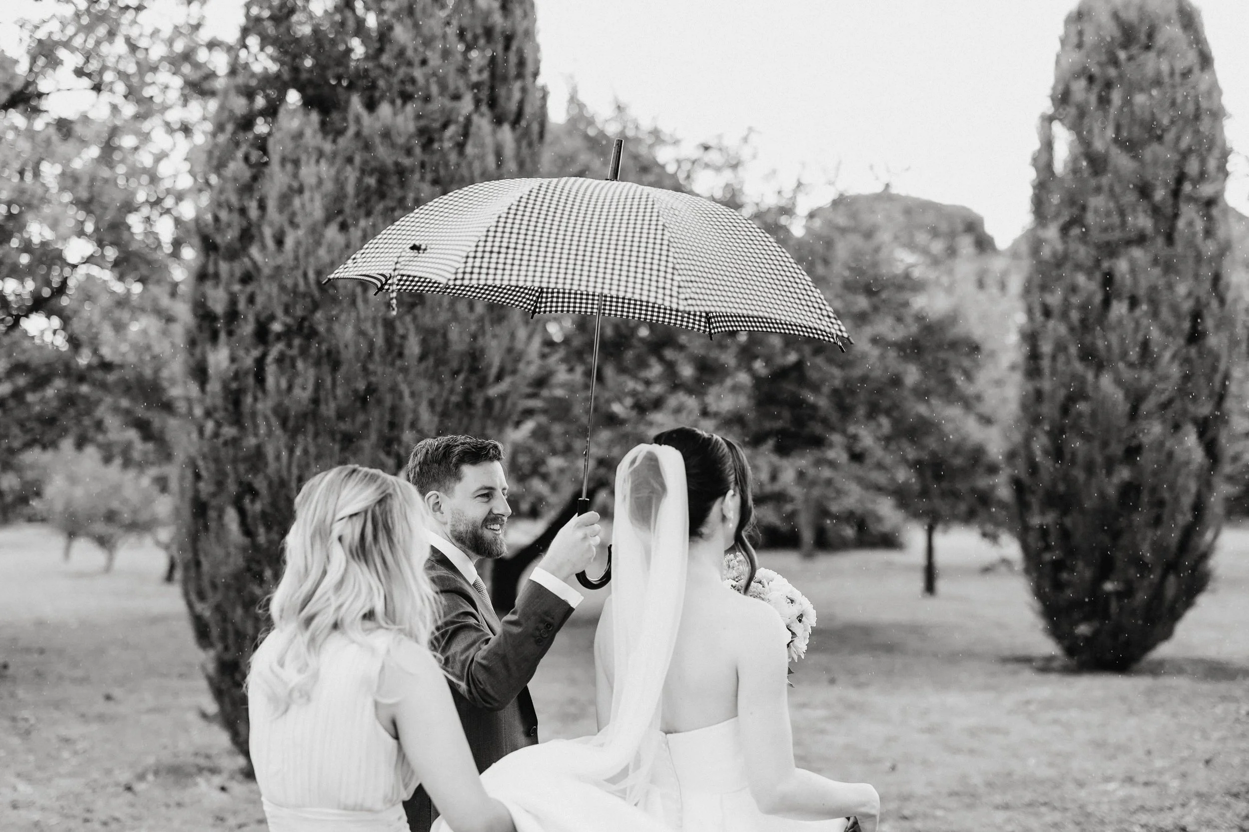 05 Carrick Hill Rainy Day wedding Portraits.jpg
