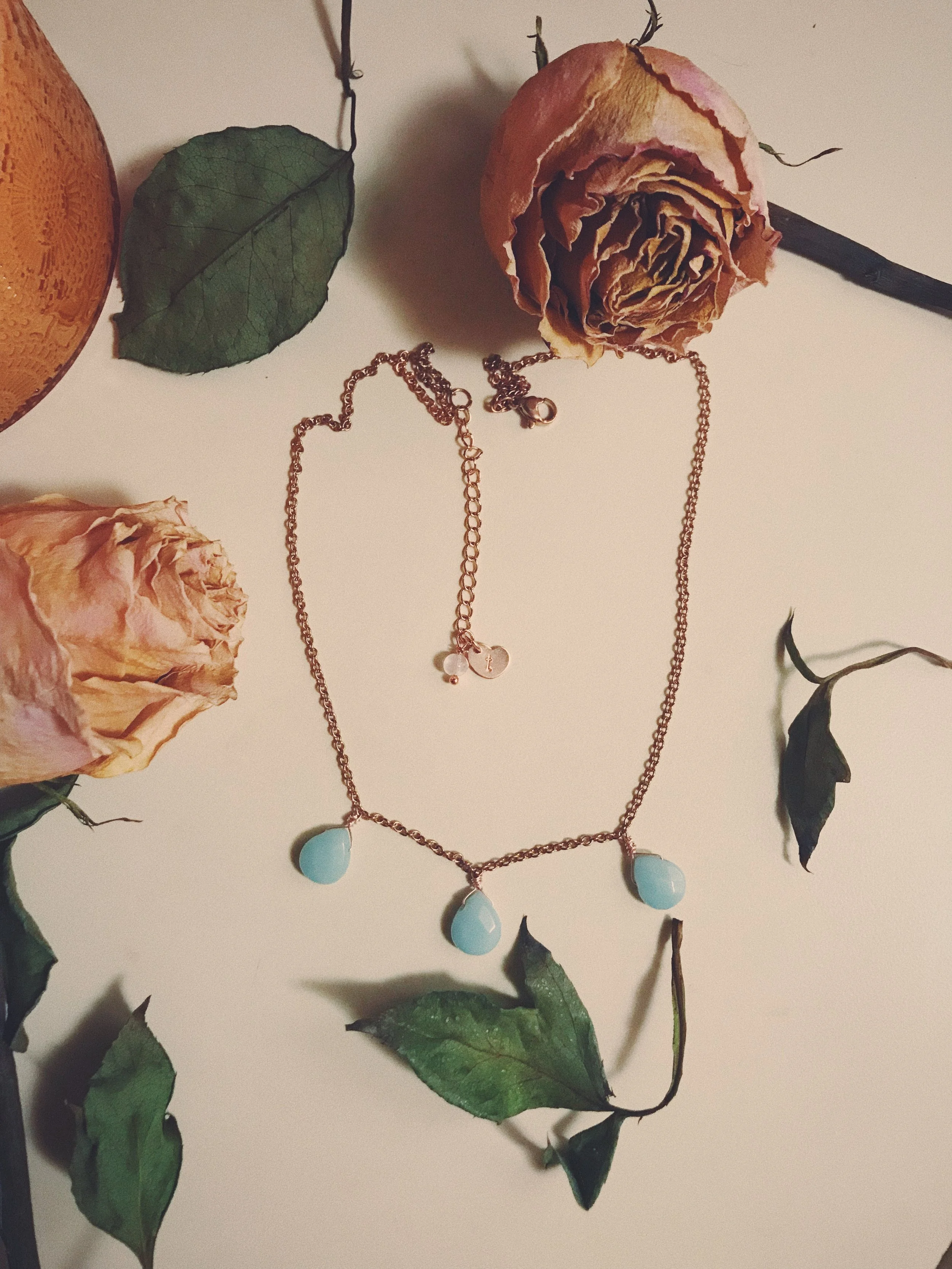 Necklace with rose