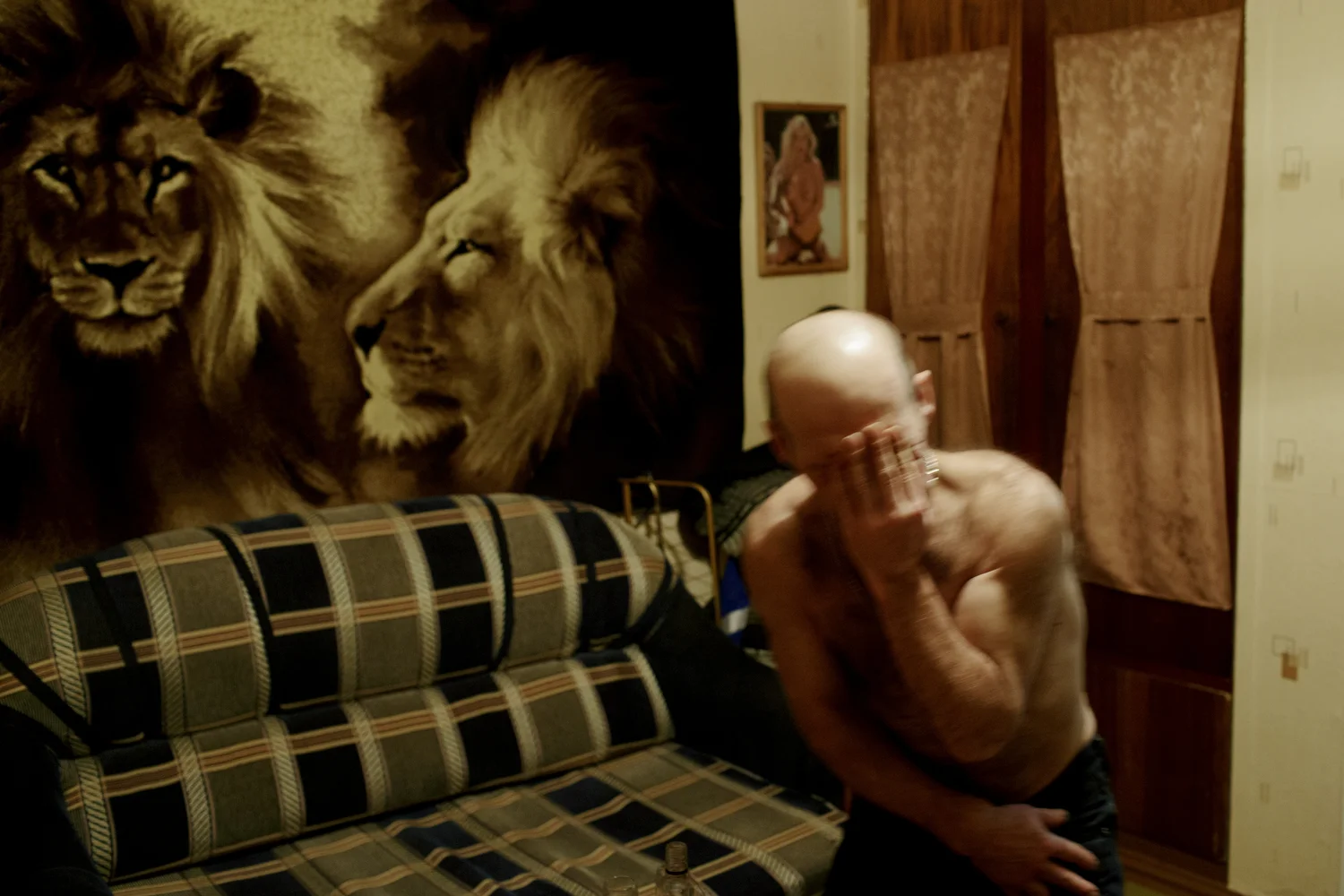     Many miners are alone in Barentsburg and alcohol problems are large. The hospital in the city has a special section for binge drink-workers.    