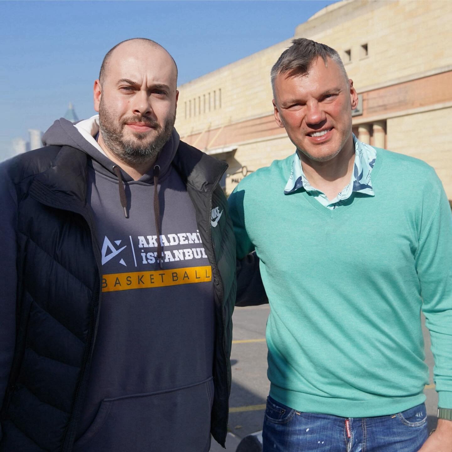 Basketbol Altyapı Sorumlumuz ve U18 takım antren&ouml;r&uuml;m&uuml;z Hakan Apak, Euroleague Ko&ccedil;lar Birliğinin, Belgrad &Uuml;niversitesi ile d&uuml;zenlediği yıllık eğitim kapsamında Fenerbah&ccedil;e Beko A Takım antrenmanlarında bulundu. Ha