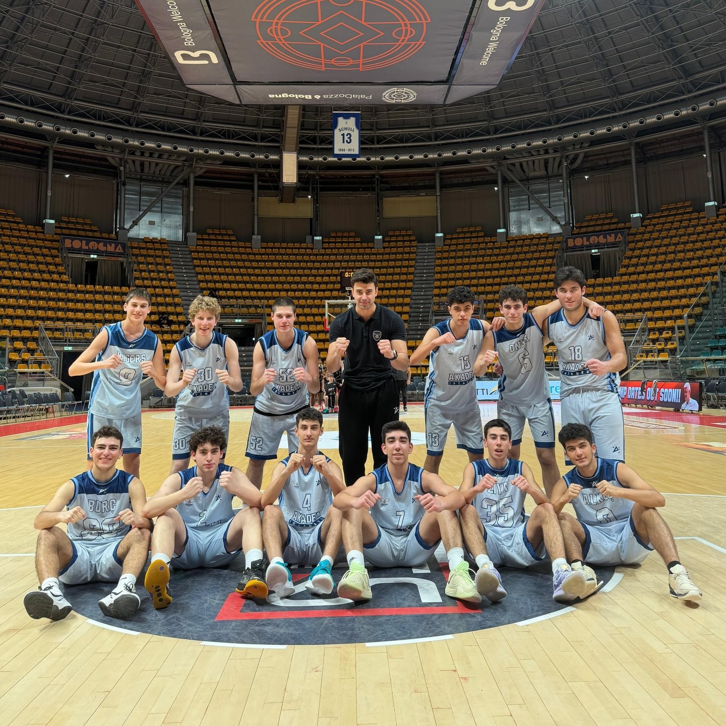 U-17 TAKIMIMIZ YURDA D&Ouml;ND&Uuml;!!

İtalya&rsquo;nın Bologna şehrinde d&uuml;zenlenen Avrupa Altyapı Basketbol Ligi (EYBL) U-17 ikinci etabı tamamlandı ve takımımız &uuml;lkeye d&ouml;nd&uuml;. Oynadığı t&uuml;m ma&ccedil;larda tempolu oyunu ve t