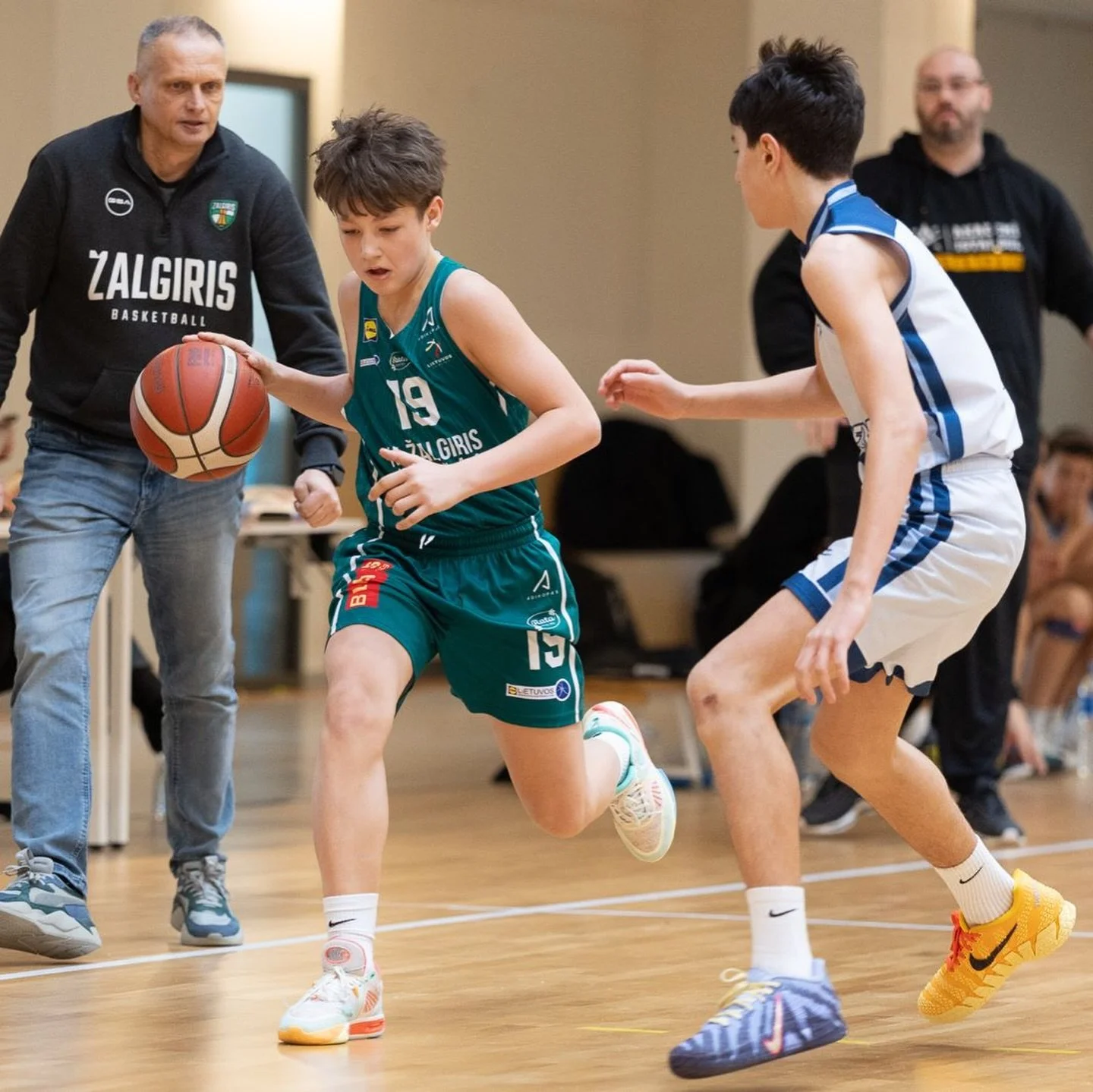 U13 Takımımızın Vilnius/Litvanya'da ger&ccedil;ekleşen Avrupa Gen&ccedil;ler Basketbol Ligi 2. etabında, Zalgiris Kaunas ile oynadığı etap şampiyonluğu ma&ccedil;ından g&ouml;r&uuml;nt&uuml;ler.