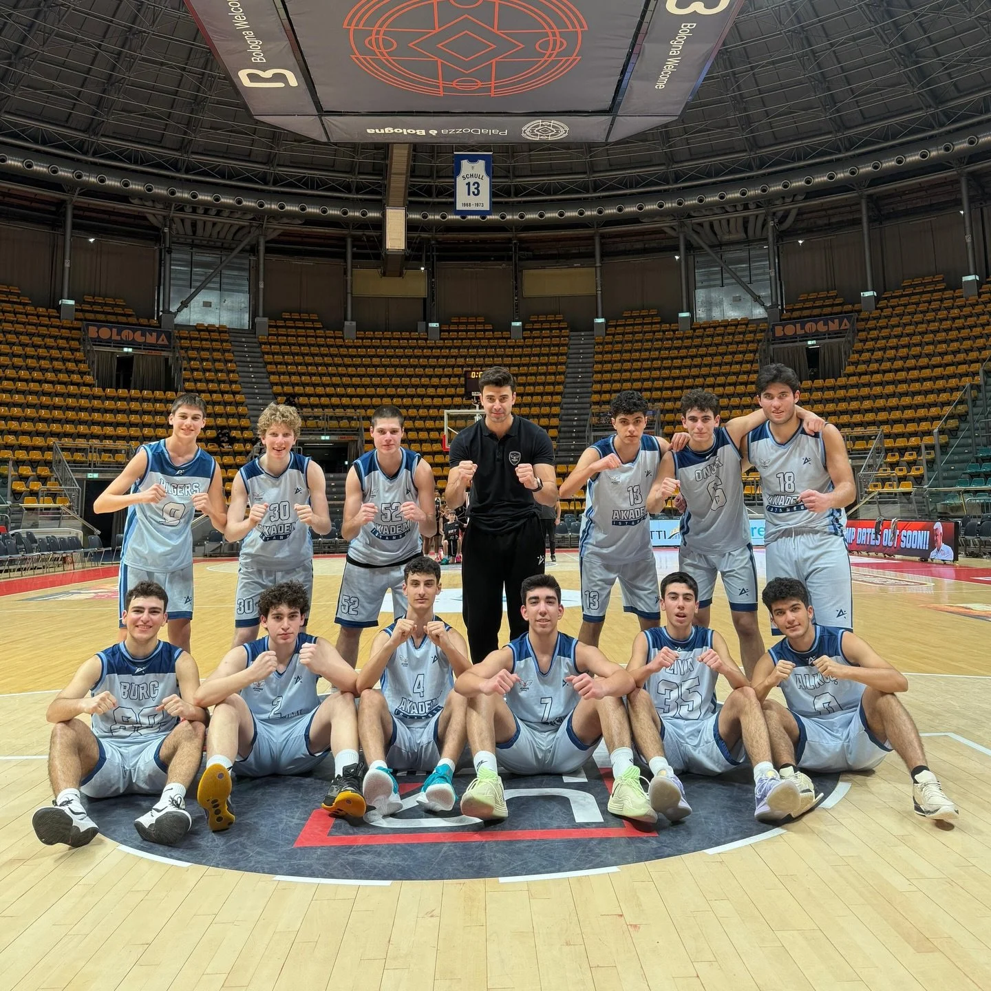 U-17 TAKIMIMIZ YURDA D&Ouml;ND&Uuml;!!

İtalya&rsquo;nın Bologna şehrinde d&uuml;zenlenen Avrupa Altyapı Basketbol Ligi (EYBL) U-17 ikinci etabı tamamlandı ve takımımız &uuml;lkeye d&ouml;nd&uuml;. Oynadığı t&uuml;m ma&ccedil;larda tempolu oyunu ve t
