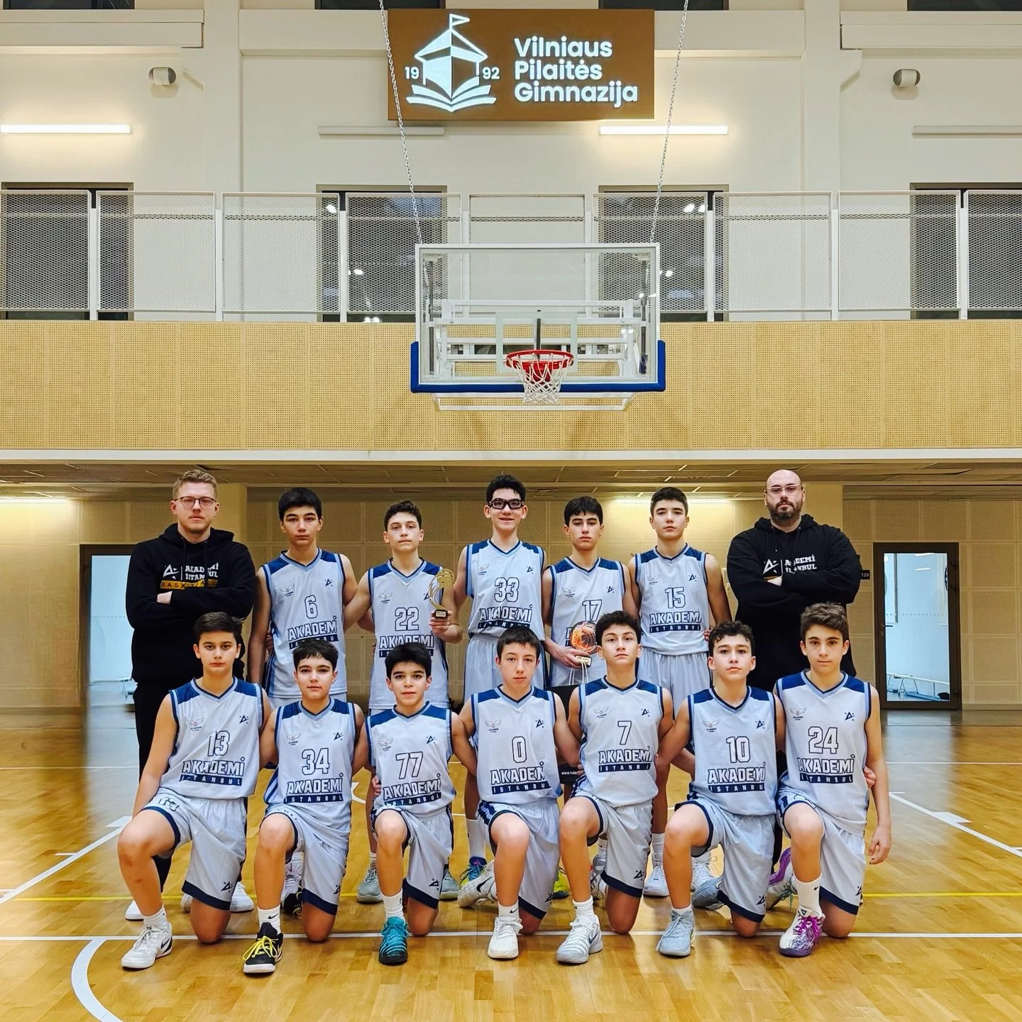 U-13 TAKIMIMIZ S&Uuml;PER FİNALLERDE !

Litvanya'nın Vilnius şehrinde d&uuml;zenlenen Avrupa Gen&ccedil;ler Basketbol Ligi (EYBL) U-13 ikinci etabı tamamlandı ve takımımız &uuml;lkeye d&ouml;nd&uuml;. Oynadığı t&uuml;m ma&ccedil;larda g&ouml;z doldur