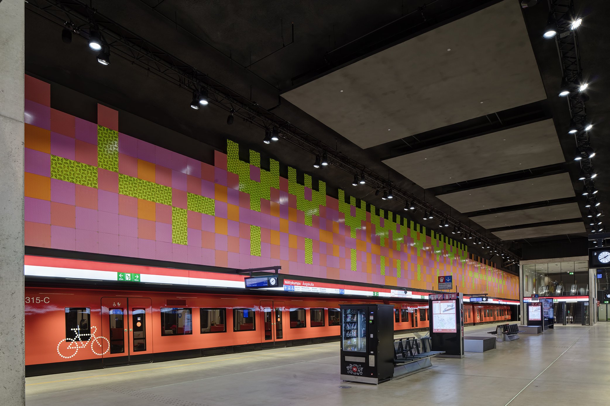 Sommar Ang 017 Niittykumppu metrostation Espoo Finland jpg.jpg