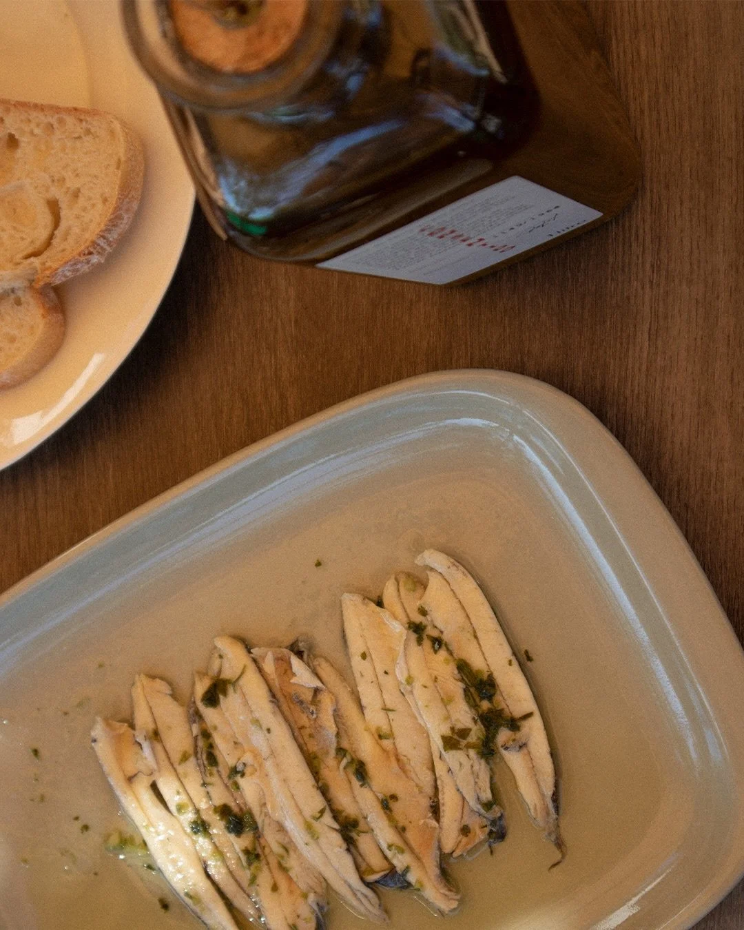 Aperitivos que se convierten en comida.
Comidas que se convierten en sobremesa.
Muy de aqu&iacute;, muy de Consentido