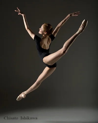 Beautiful hip and back extension with pointed toes.