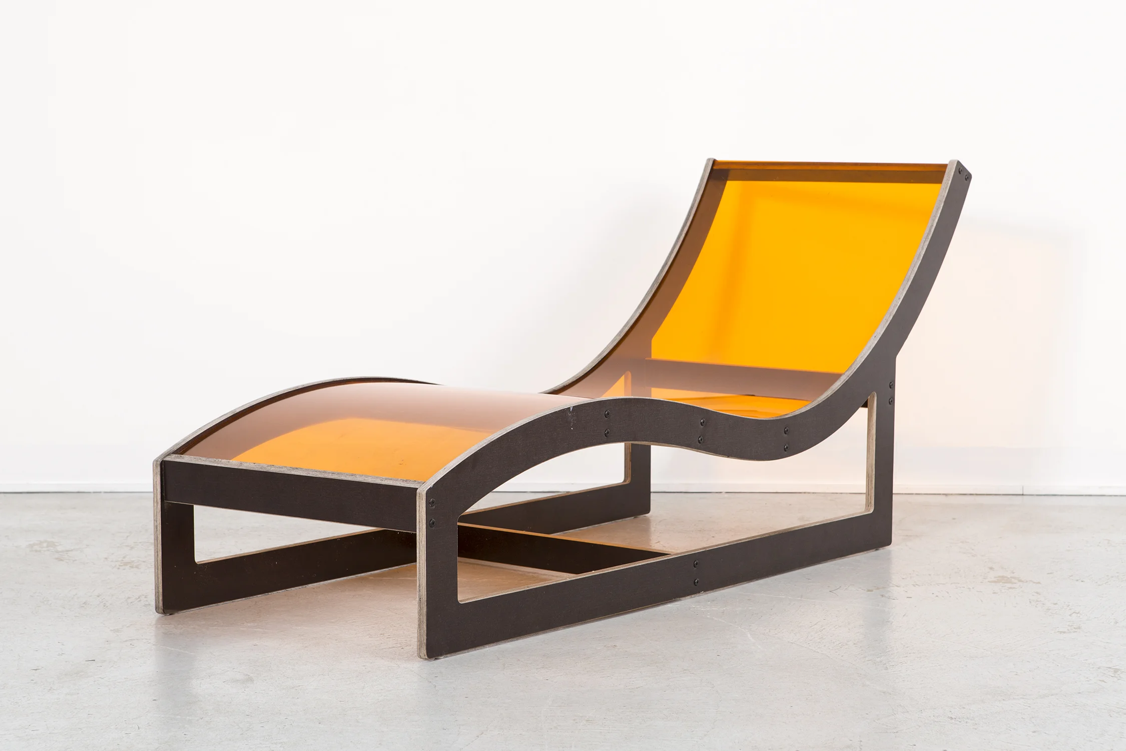 ORANGE CHAISE