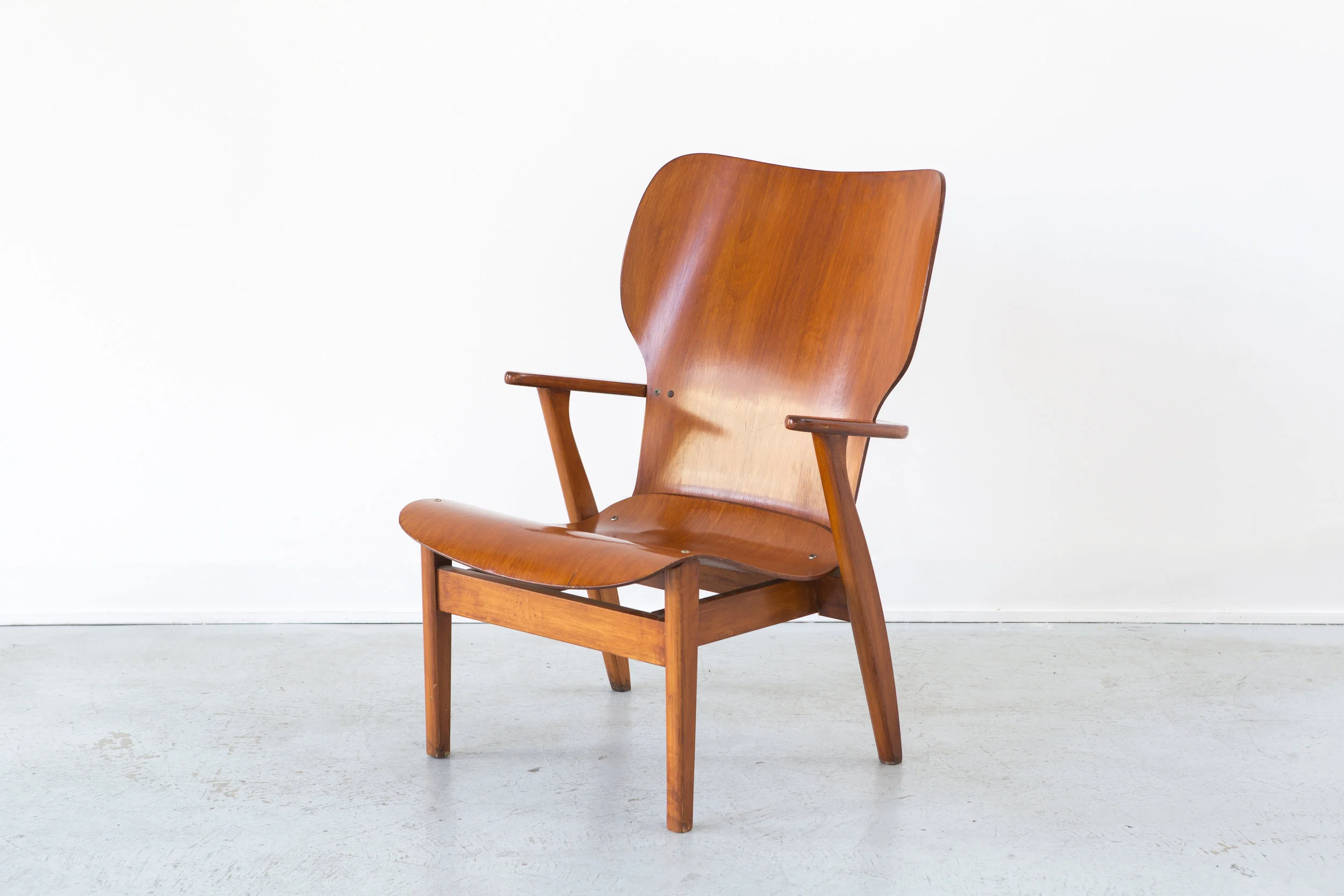 DOMUS LUX LOUNGE CHAIR