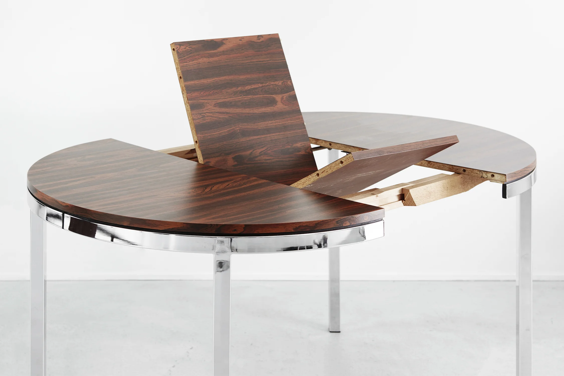 SANTON EXPANDING DINING TABLE