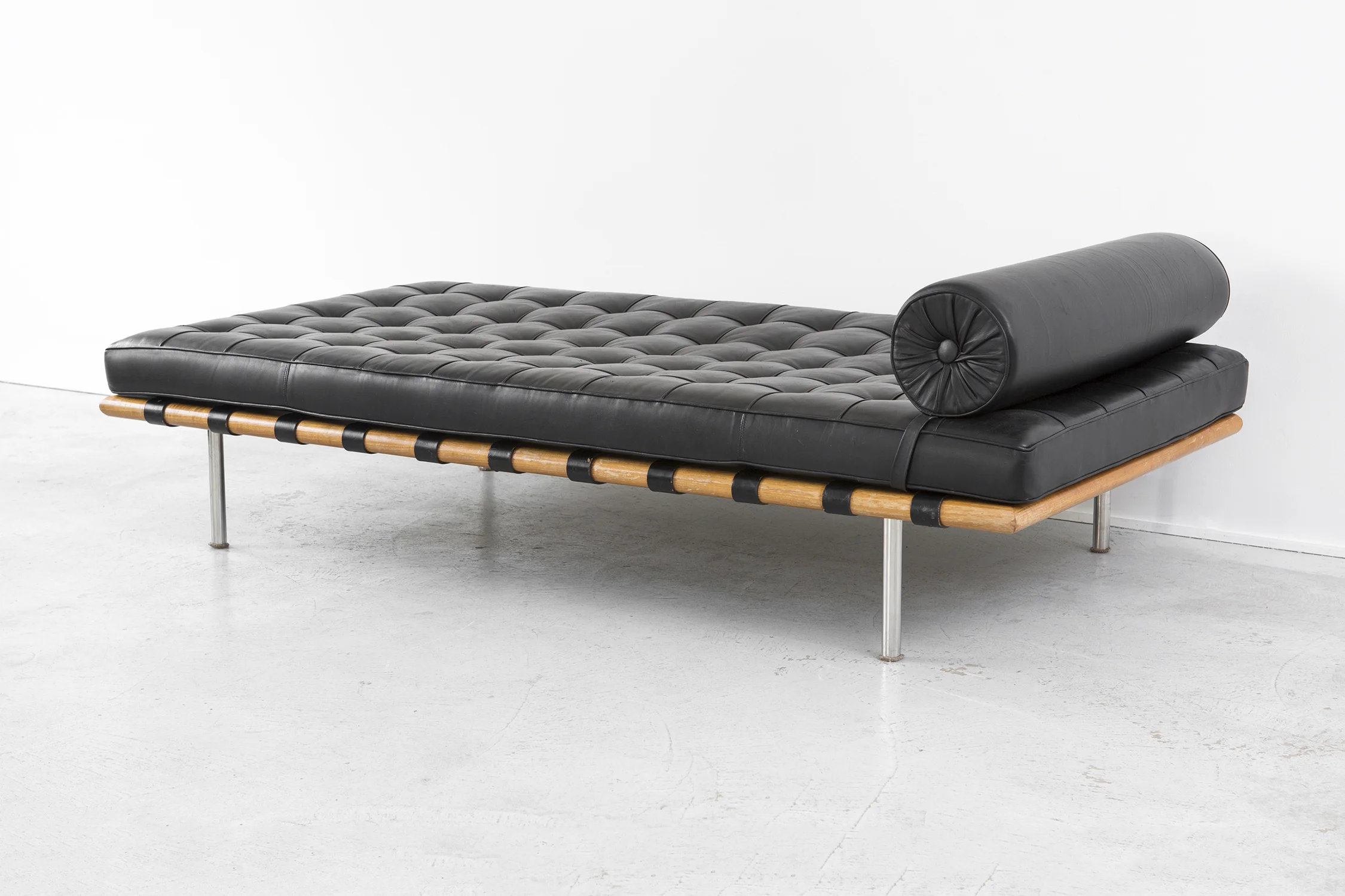 MIES VAN DER ROHE BARCELONA DAYBED