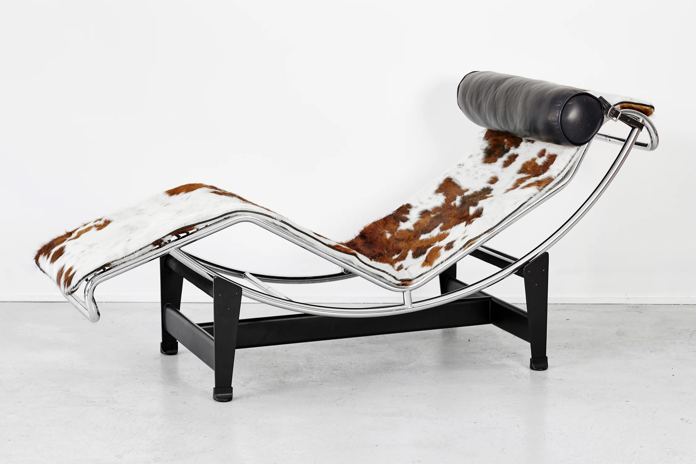 LE CORBUSIER LC4 CHAISE LOUNGE
