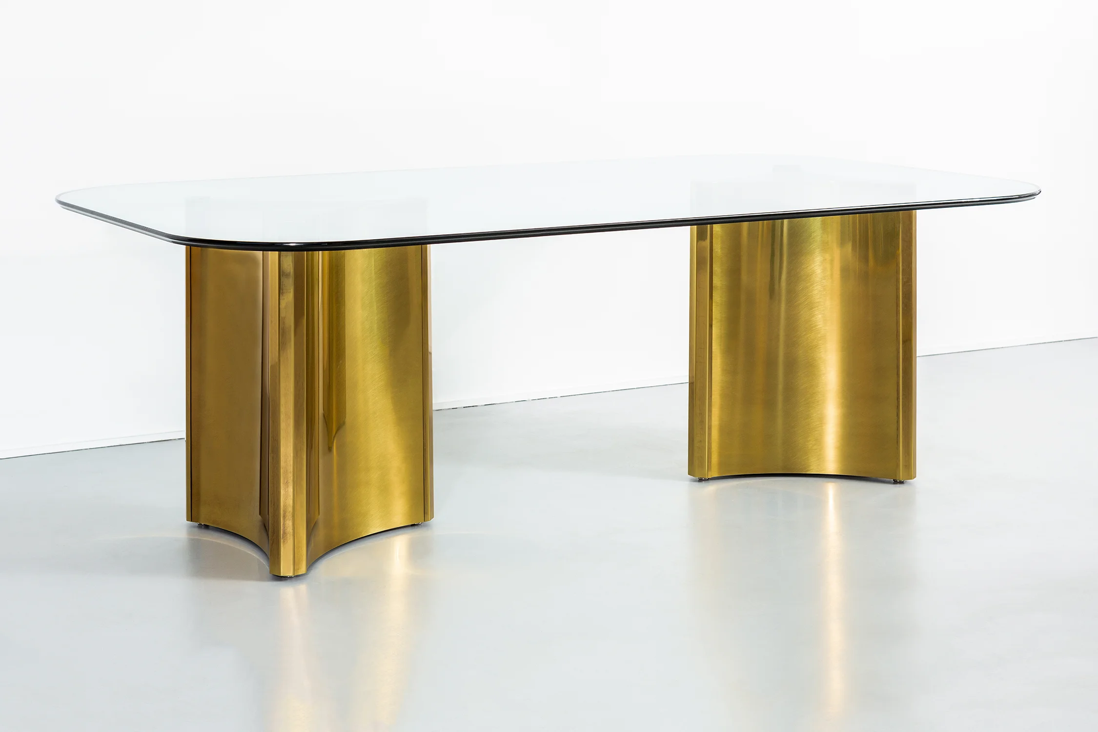 MASTERCRAFT BRASS PEDESTAL TABLE