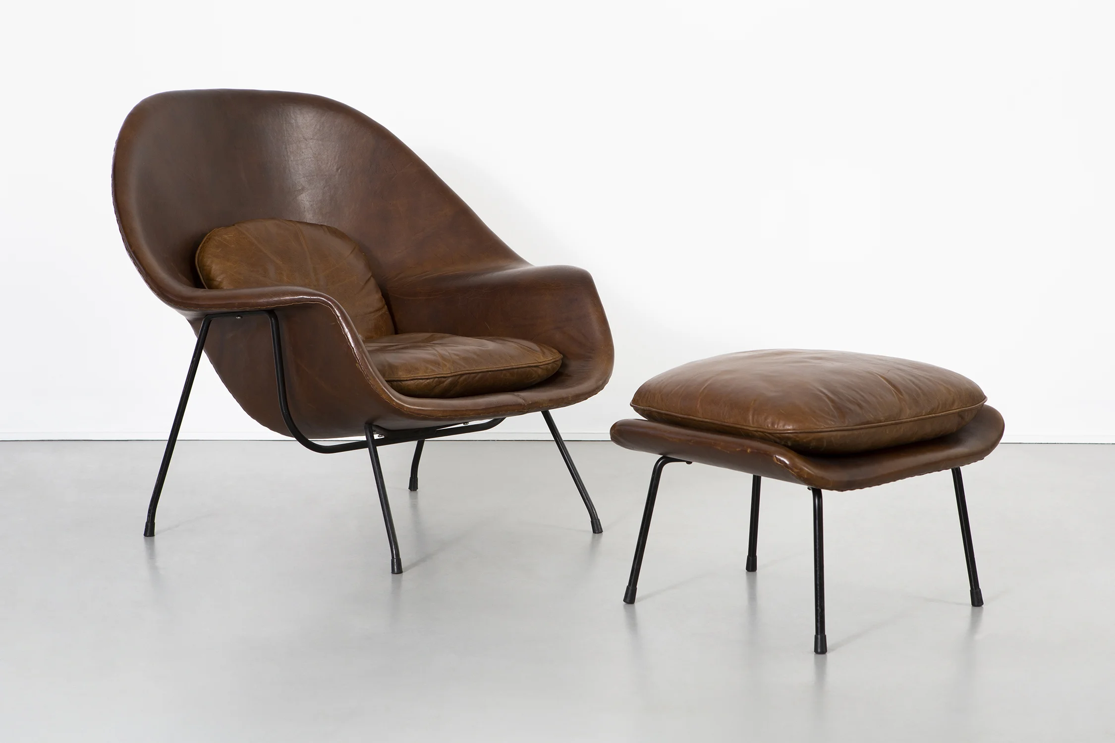 EERO SAARINEN WOMB CHAIR + OTTOMAN