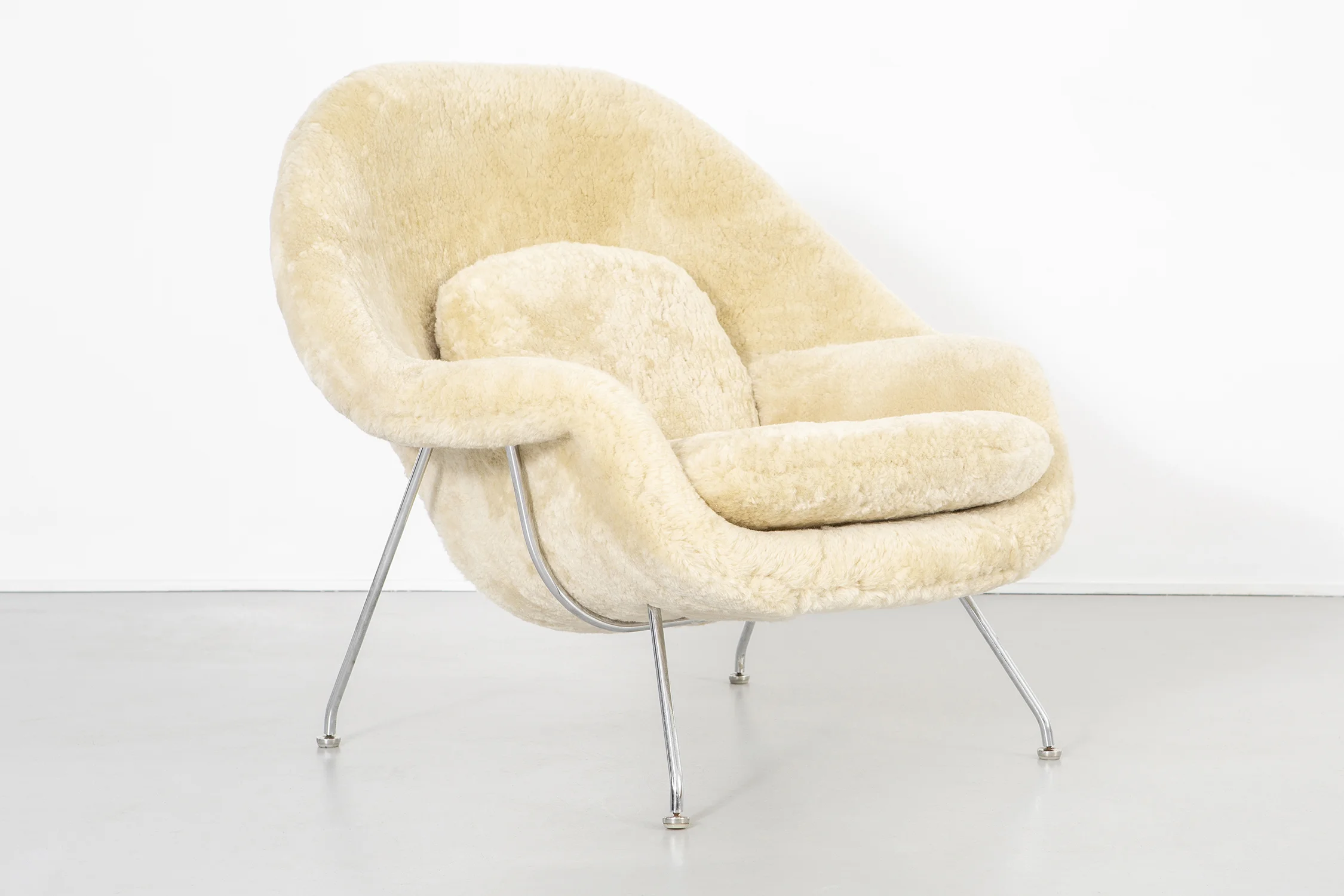 EERO SAARINEN WOMB CHAIR