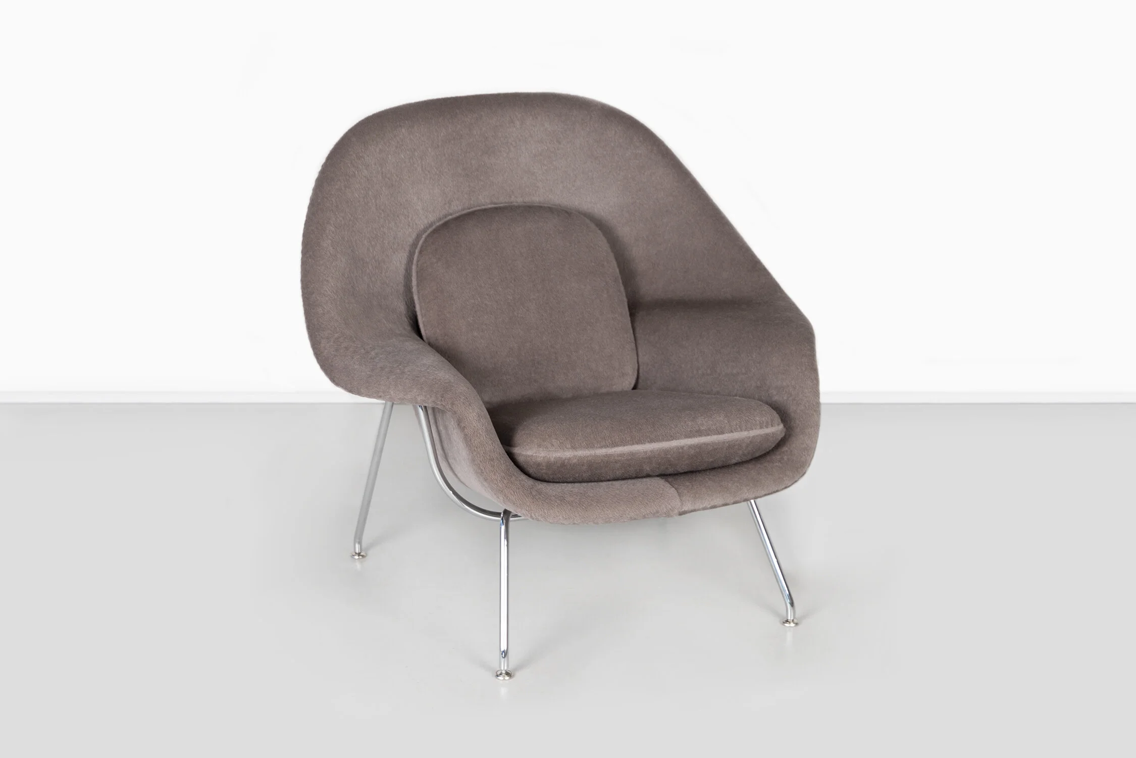 KNOLL MEDIUM WOMB CHAIR