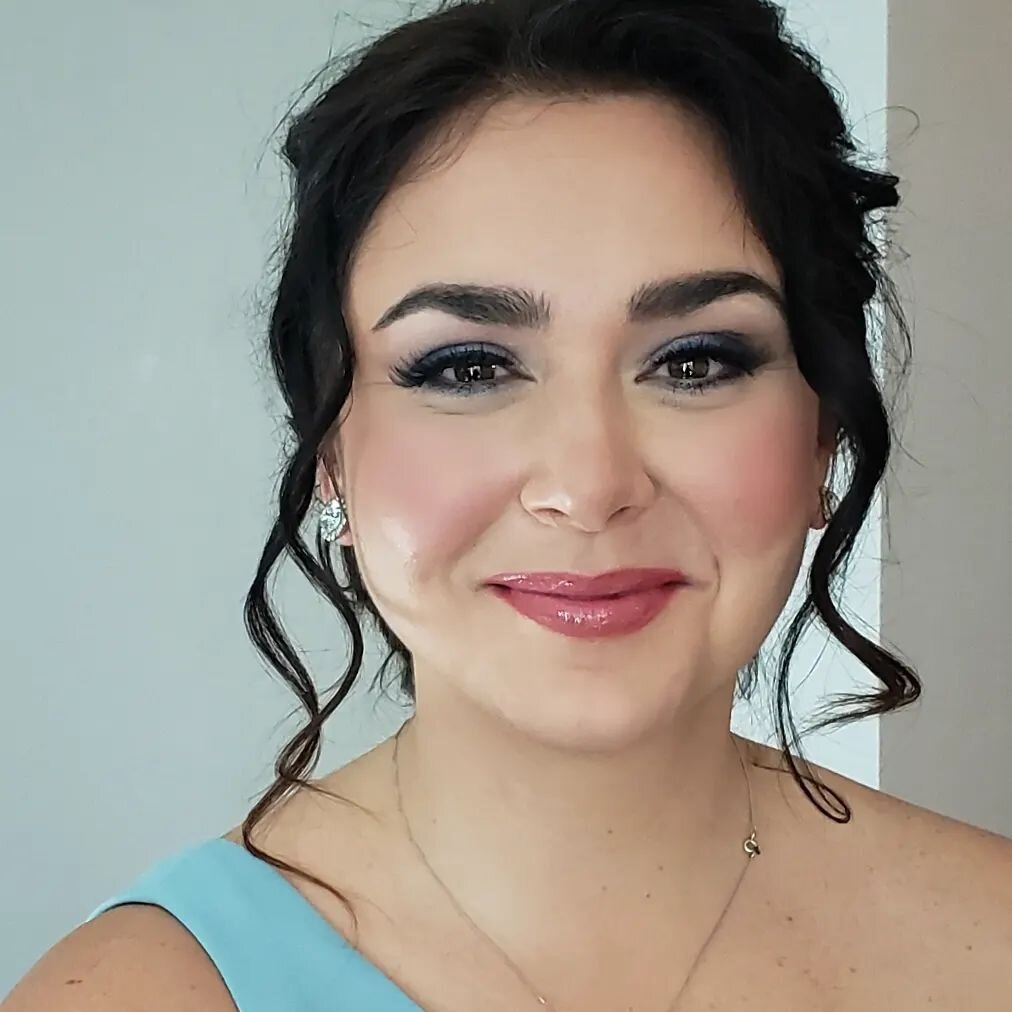 It's not often I get a blue eye-shadow request, but I'm loving the look &amp; it suits her adorable face perfectly! 💙 
.
.
.
#torontomakeupartist #torontomua #makeupartist #mua #eventmakeup #glam #toronoto #photooftheday #beauty #makeup #smokeyeye #