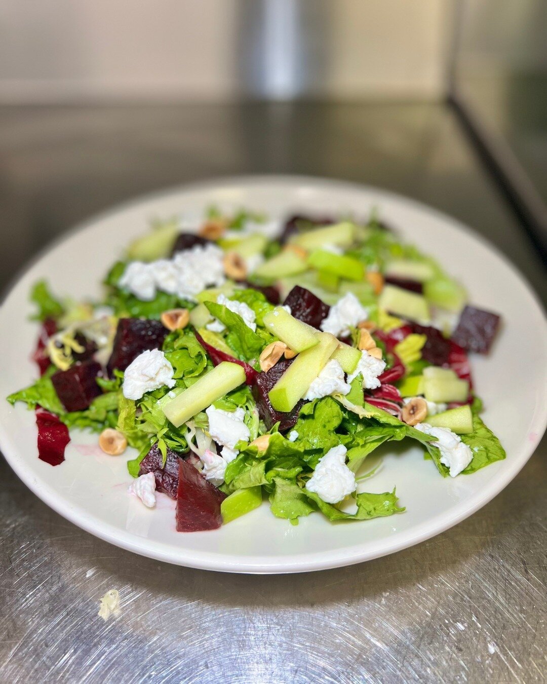 Sunday Funday is finally here!

Greek Salad $13.95
Romaine lettuce tossed with fresh dill, scallions, feta cheese, olives, red wine vinegar, and olive oil. Served with roasted tomato flatbread. 

Lobster Roll $25.95
Lightly dressed lobster meat with 