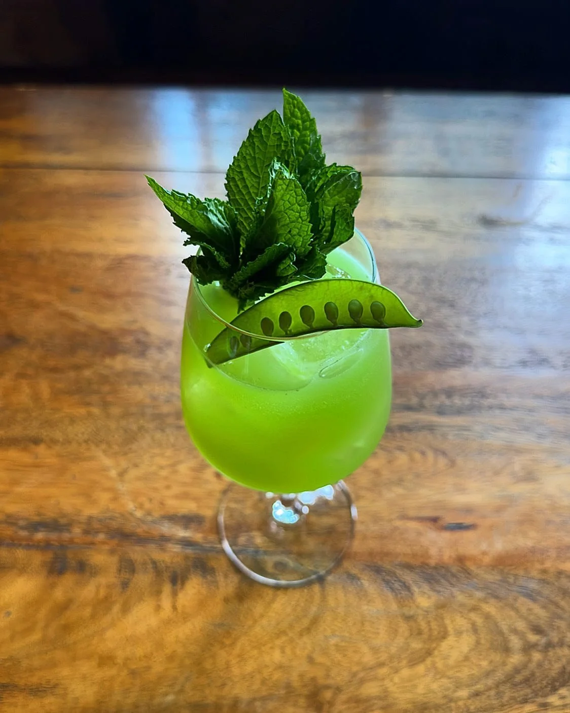 GARDEN🫛PARTY
Sipping on sunshine with our new 'Garden Party' cocktail. Infused with smooth @opandersonaquavit, yuzu, mint and muddled peak season sugar snap peas. #heaven 
.
.
#CulinaryCocktails #SeasonalSips #nycevents #DrinkLocal #OrganicMixology 