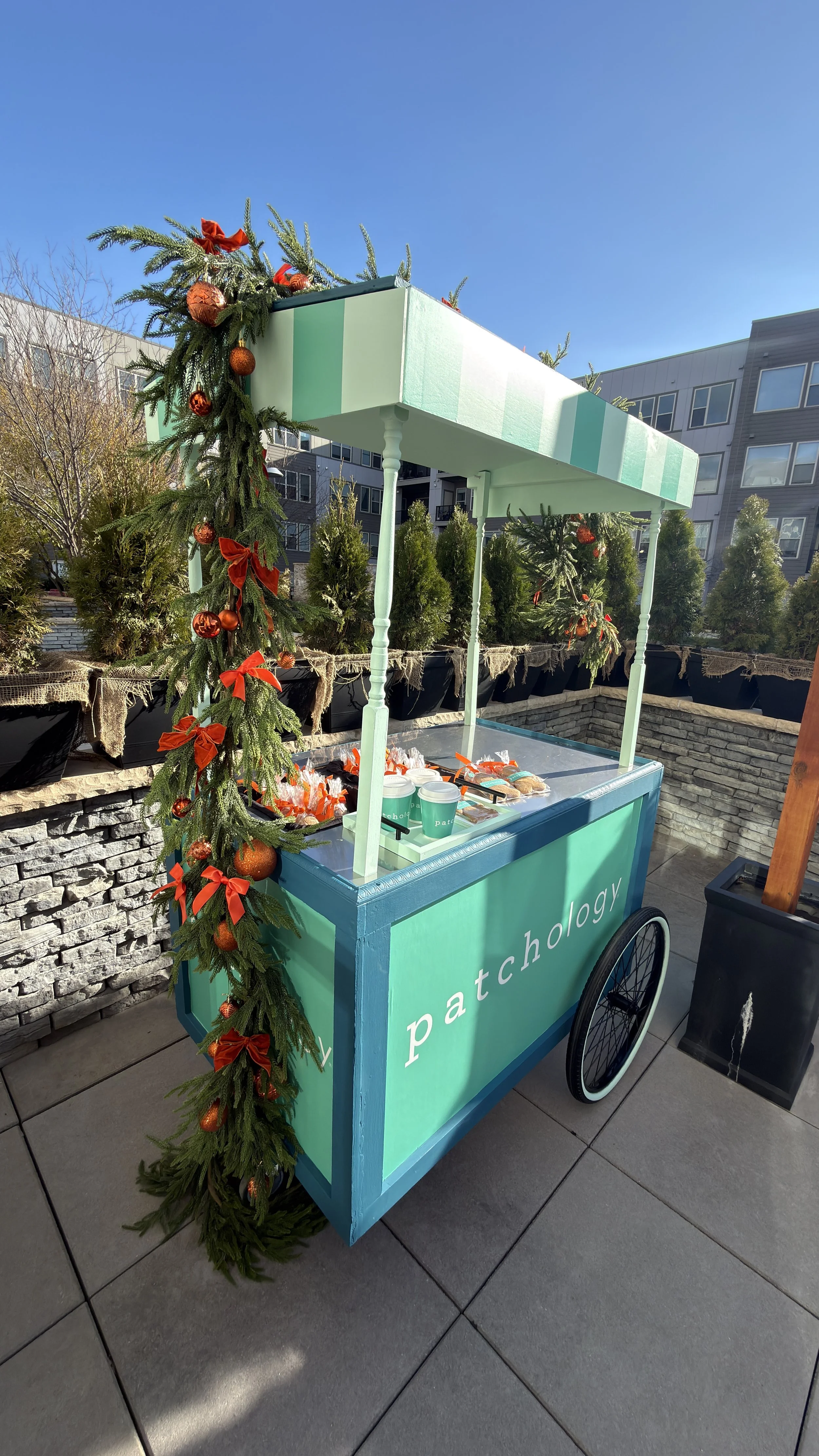 Patchology Holiday Cart with Seasonal Garland Décor