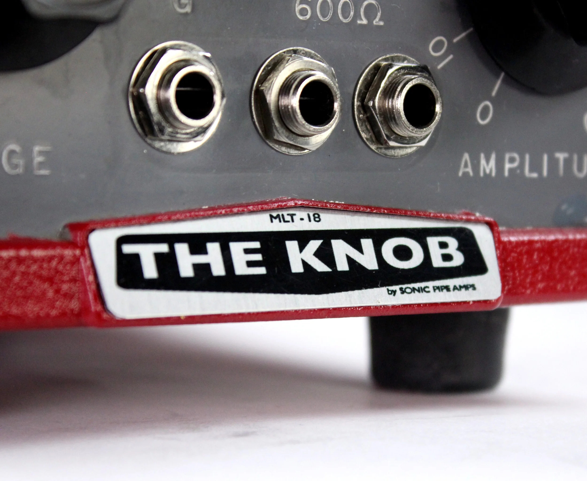 knob red badge.JPG