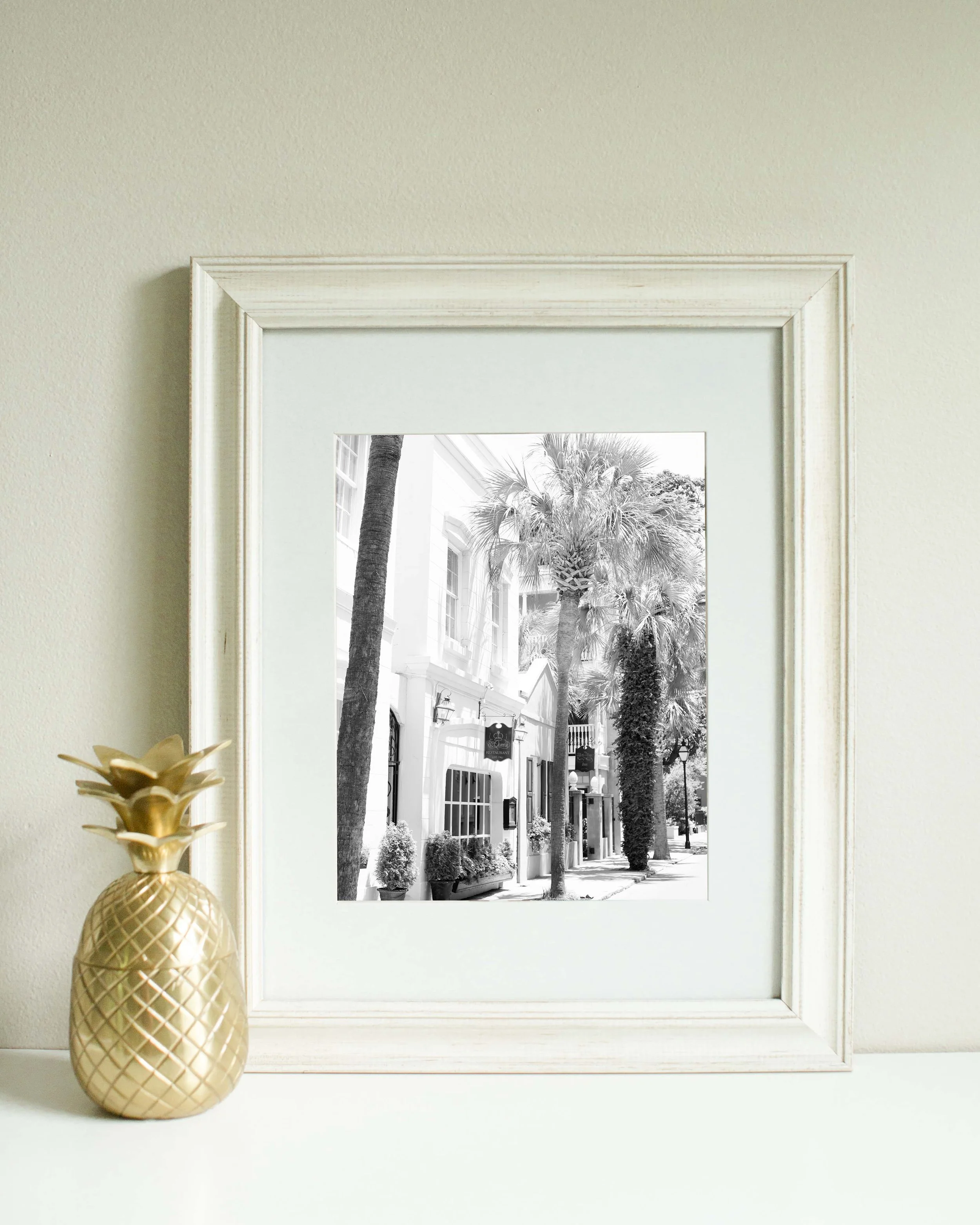 Charleston storefront with pineapple.jpg