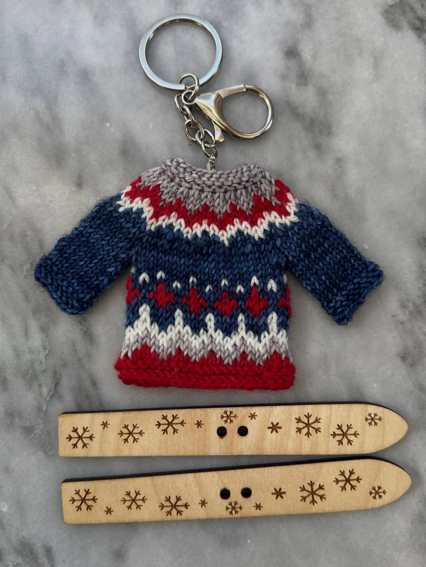 Somehow I completely forgot to post about this new mini sweater pattern! 

Alpine Adventure Mini Sweater is inspired by the winter Olympics, and is now available in my Etsy and Ravelry shops.

All of my mini sweater patterns are 50% until the end of 