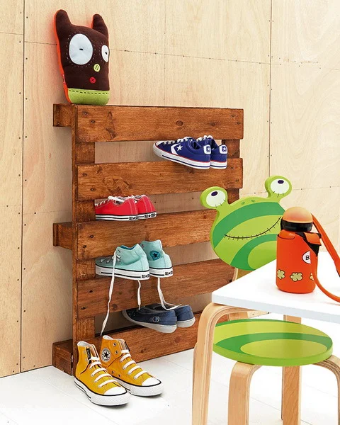 Sweet shoe storage wall hanger idea brought to you by shelterness.com