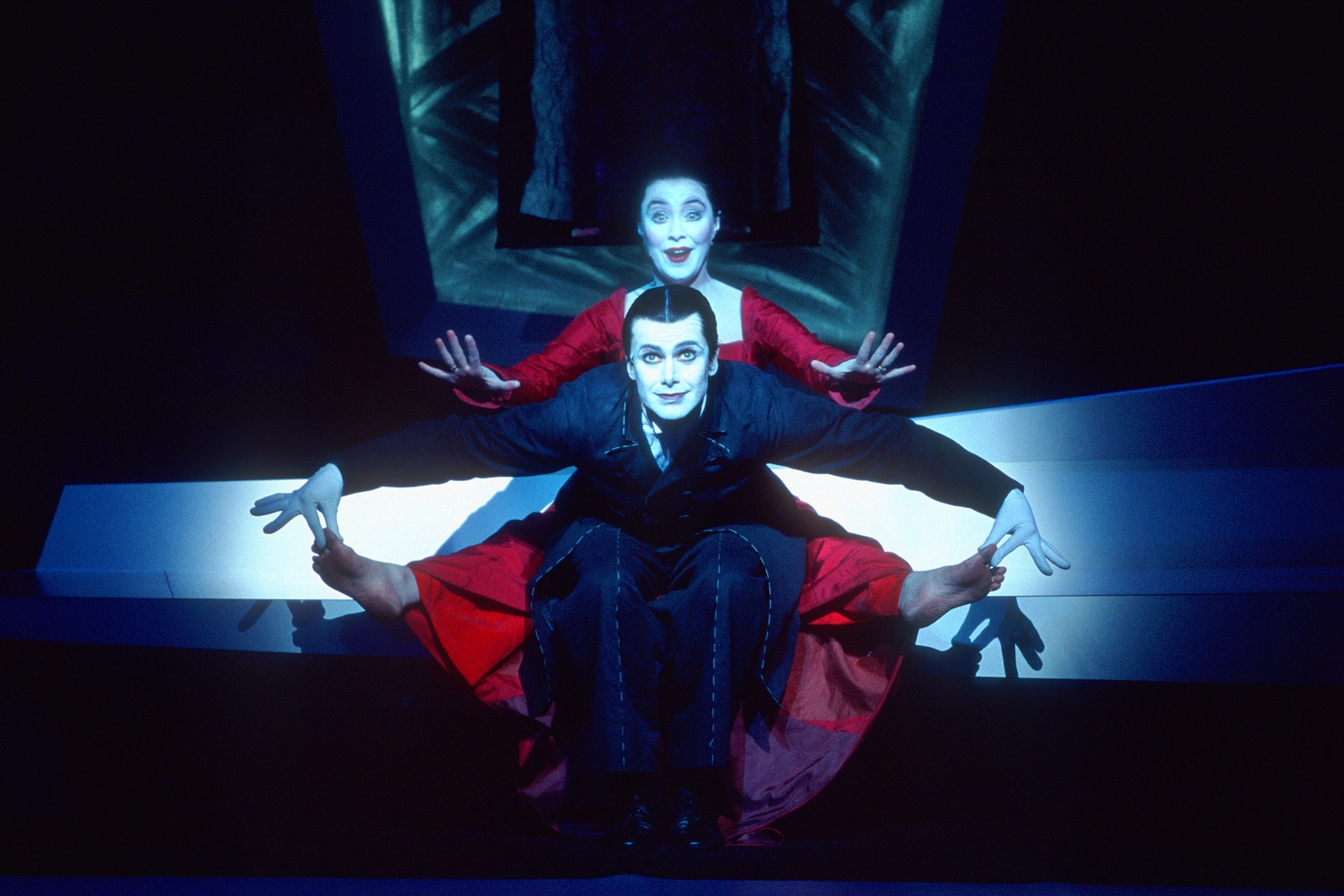 Matt McGrath (Wilhelm) and Mary Margaret O'Hara (Käthchen) at the Barbican Theatre, London, 2004