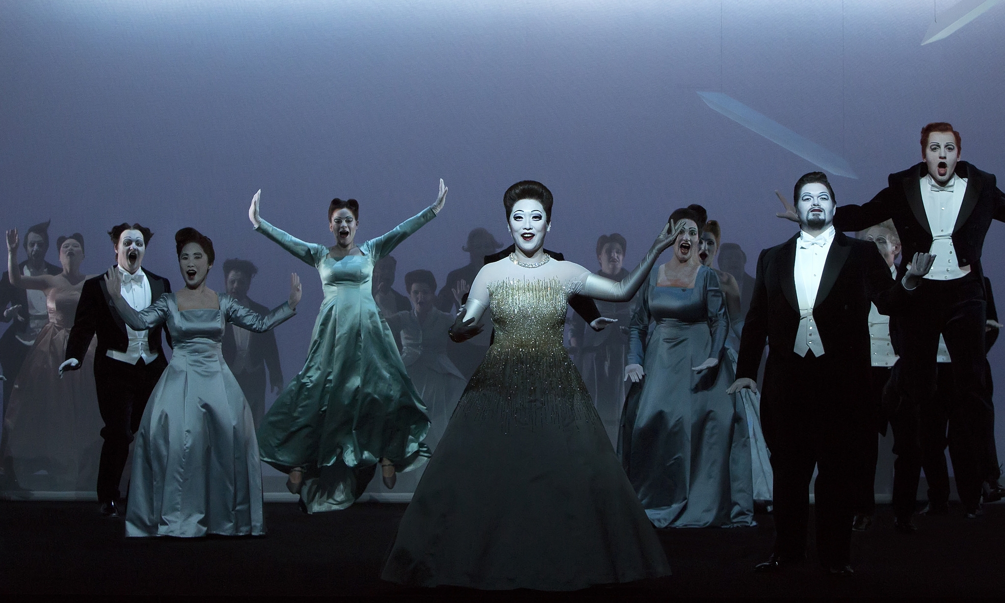Act 1 - Myung Joo Lee (Violetta Valéry), Jacques le Roux (Alfredo Germont), Chorus. Linz, 2015